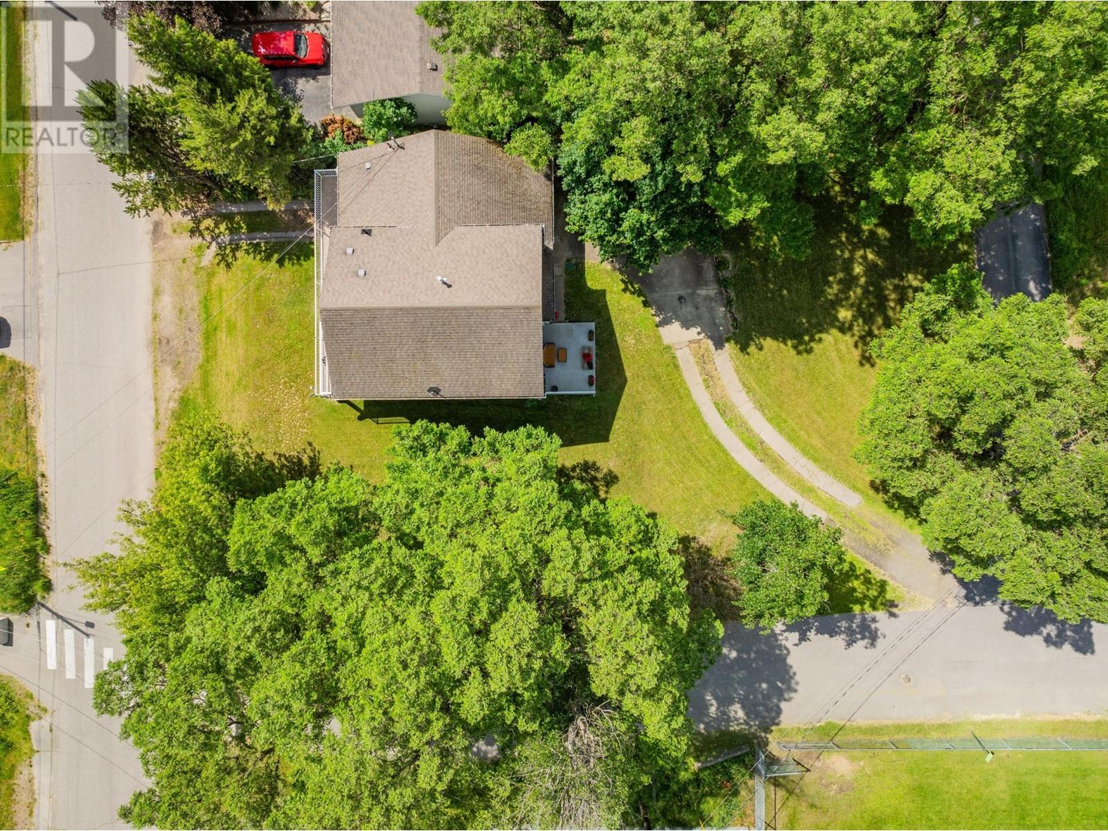 502 7th Street, Castlegar, British Columbia  V1N 4G6 - Photo 8 - 10335811