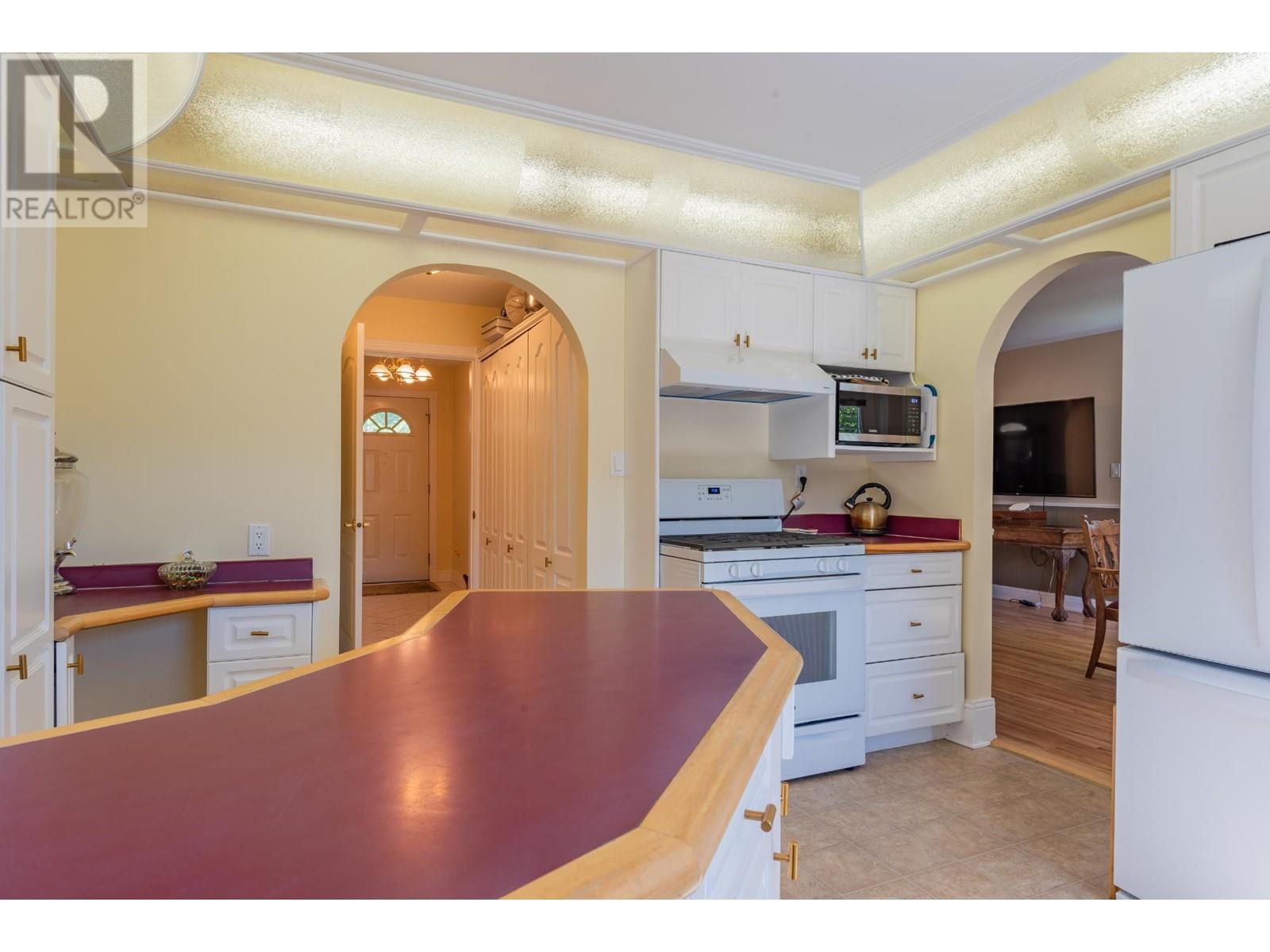 502 7th Street, Castlegar, British Columbia  V1N 4G6 - Photo 28 - 10335811