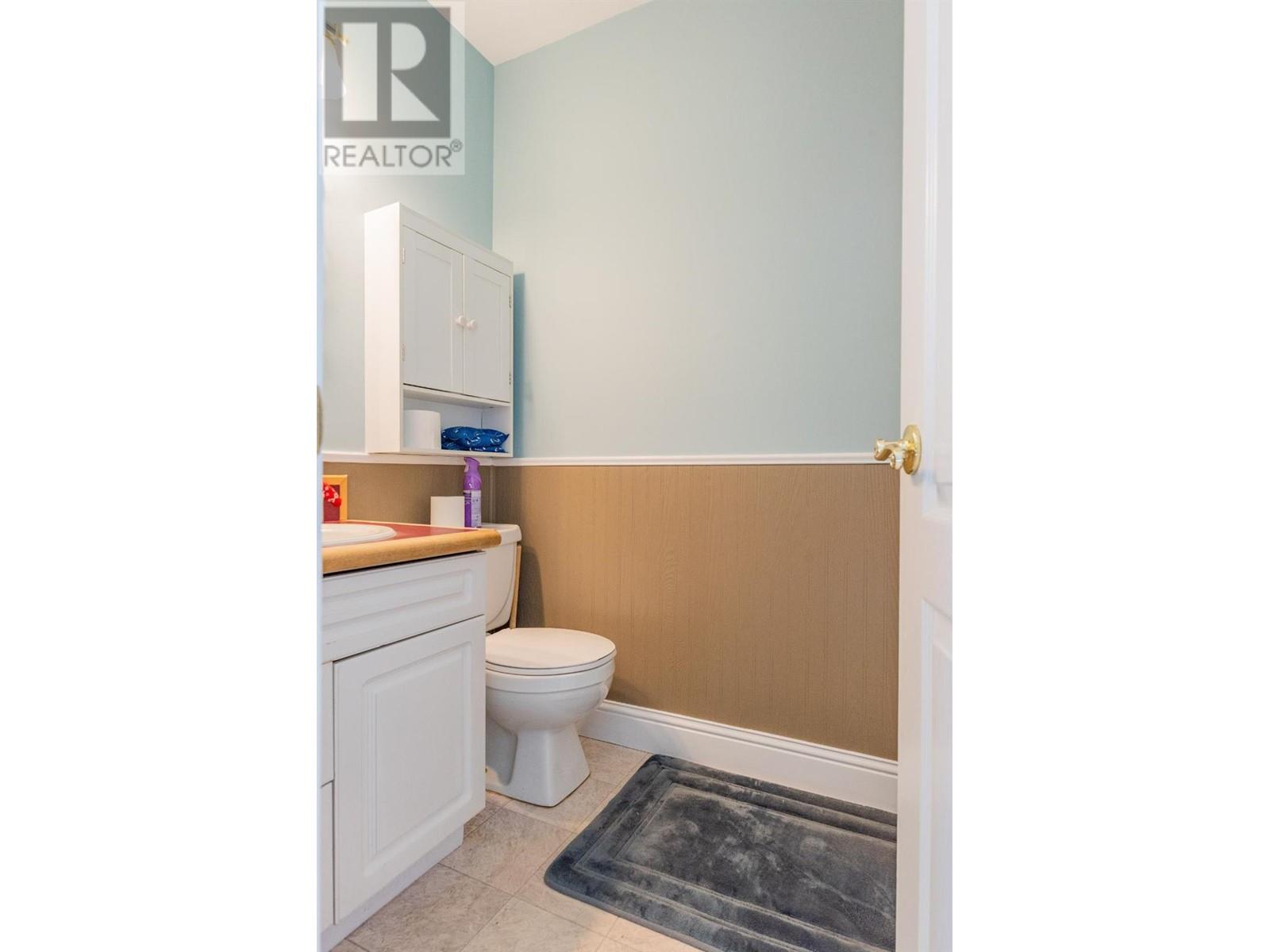 502 7th Street, Castlegar, British Columbia  V1N 4G6 - Photo 32 - 10335811