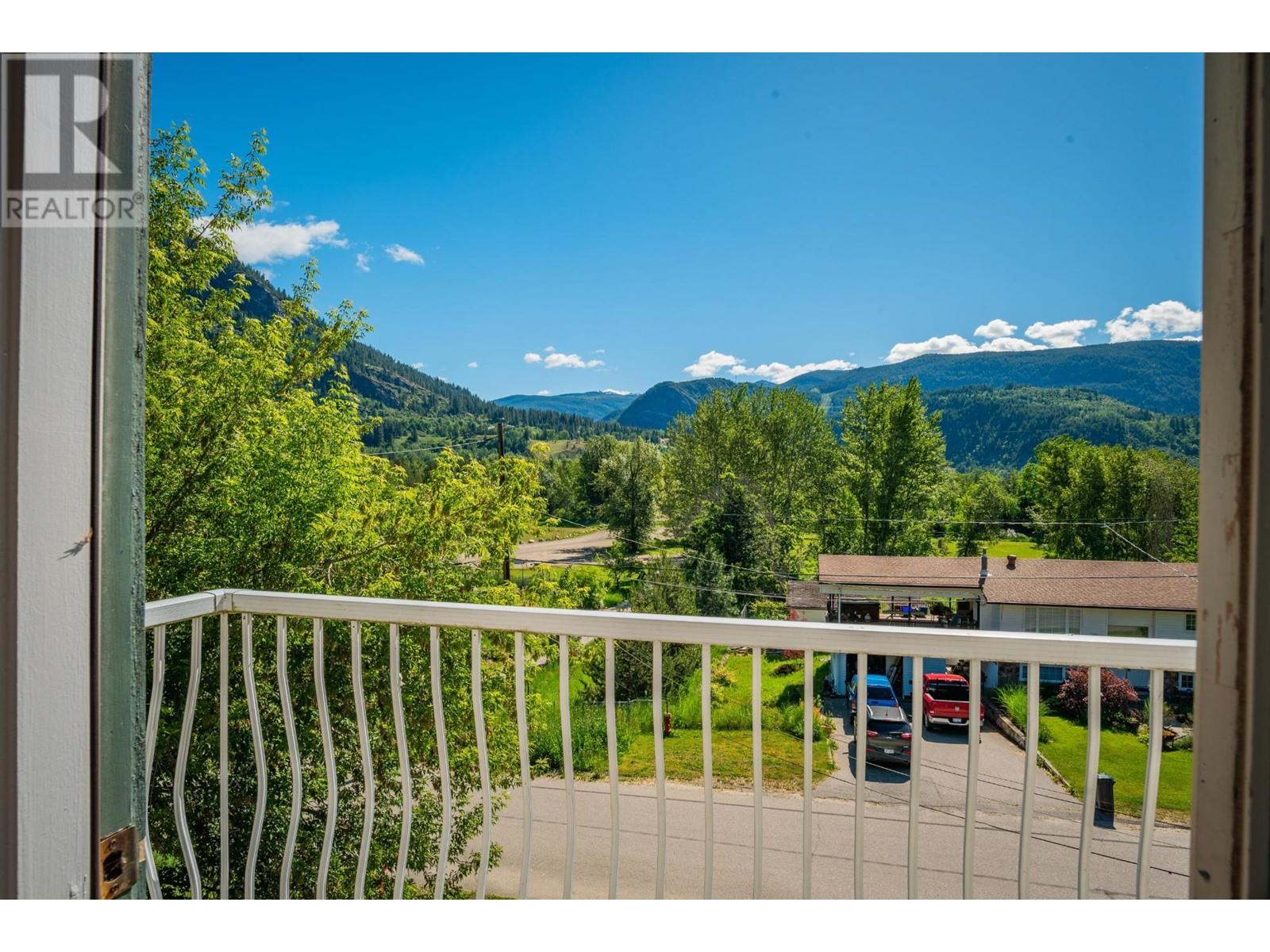 502 7th Street, Castlegar, British Columbia  V1N 4G6 - Photo 45 - 10335811