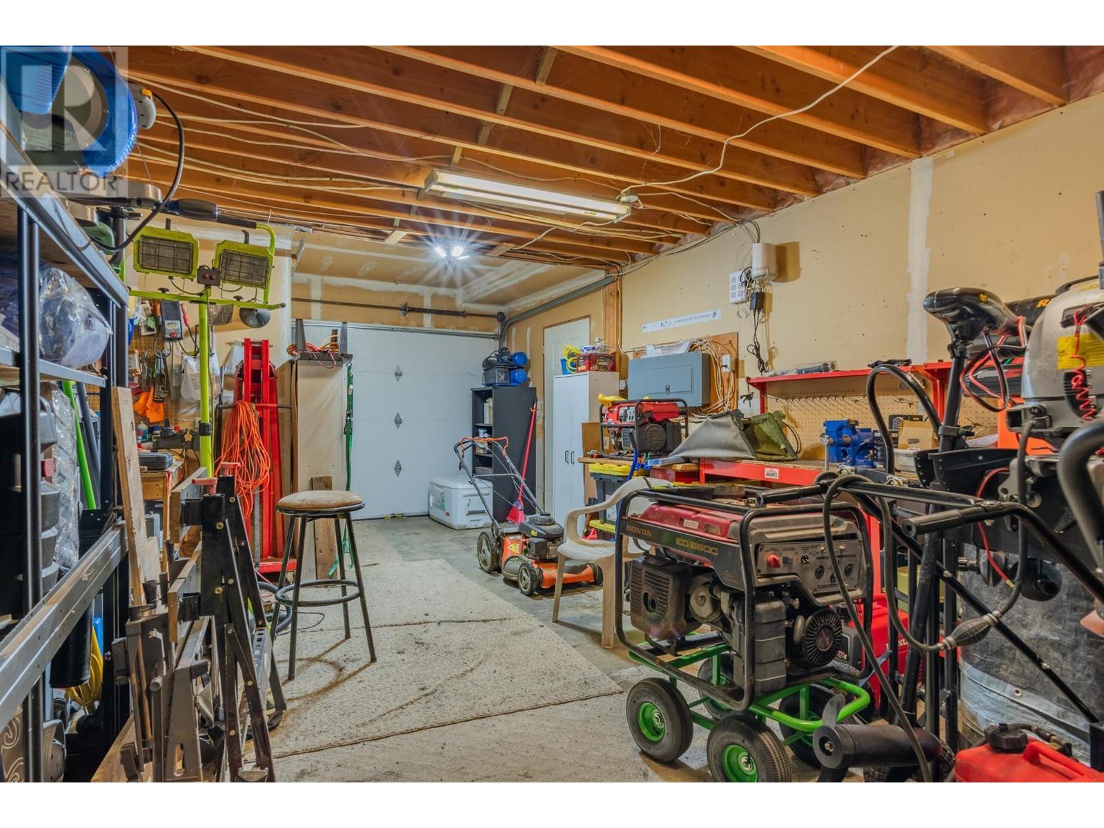 502 7th Street, Castlegar, British Columbia  V1N 4G6 - Photo 90 - 10335811