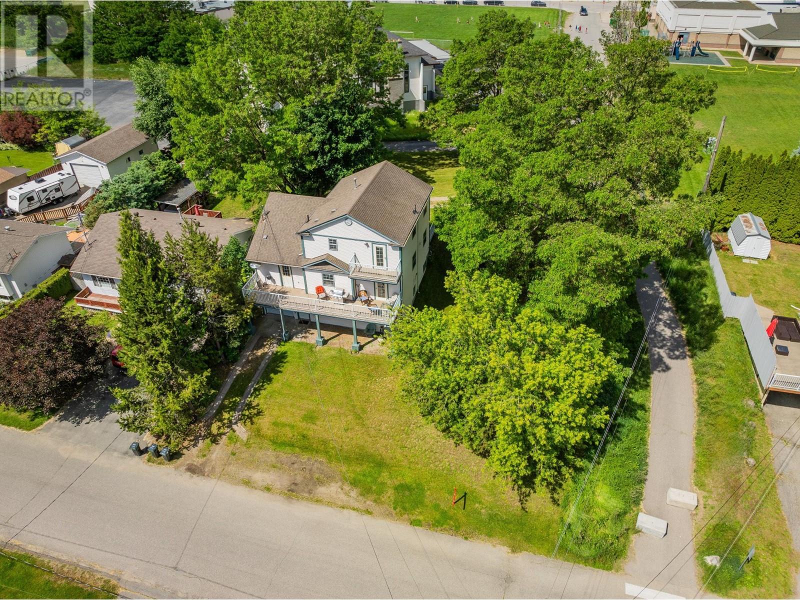 502 7th Street, Castlegar, British Columbia  V1N 4G6 - Photo 94 - 10335811