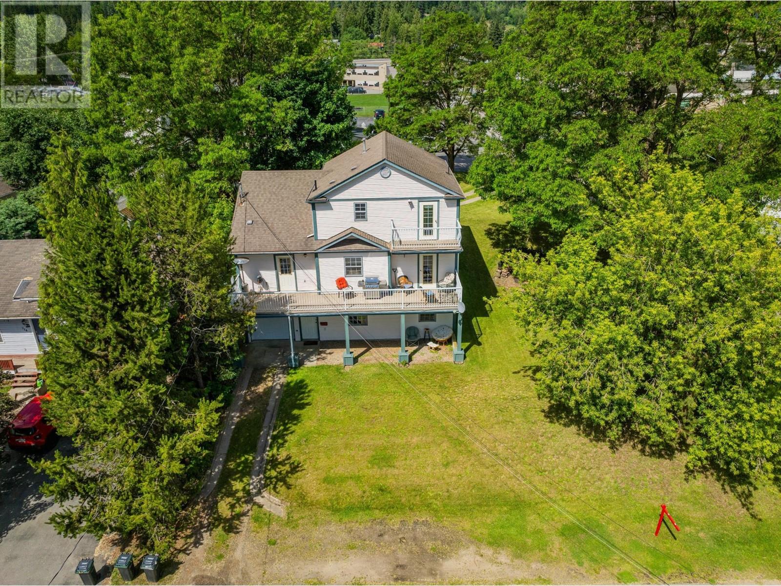 502 7th Street, Castlegar, British Columbia  V1N 4G6 - Photo 93 - 10335811
