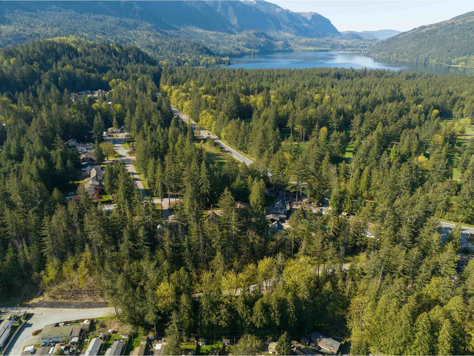 45621 Sleepy Hollow Road, Cultus Lake North, Cultus Lake, British Columbia  V2R 5A5 - Photo 2 - R2976555