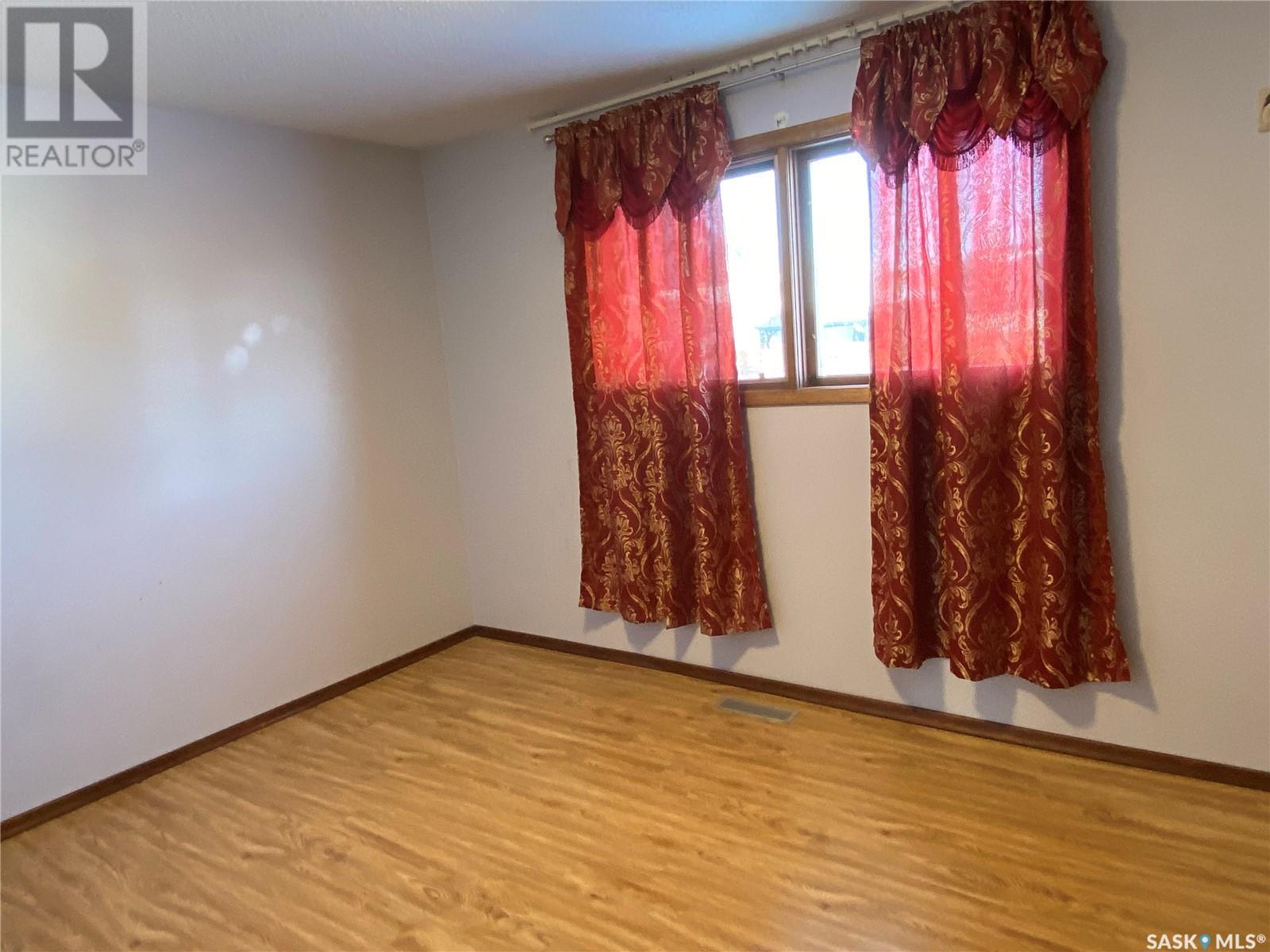 1016 Carlton Drive, Esterhazy, Saskatchewan  S0A 0X0 - Photo 11 - SK998686