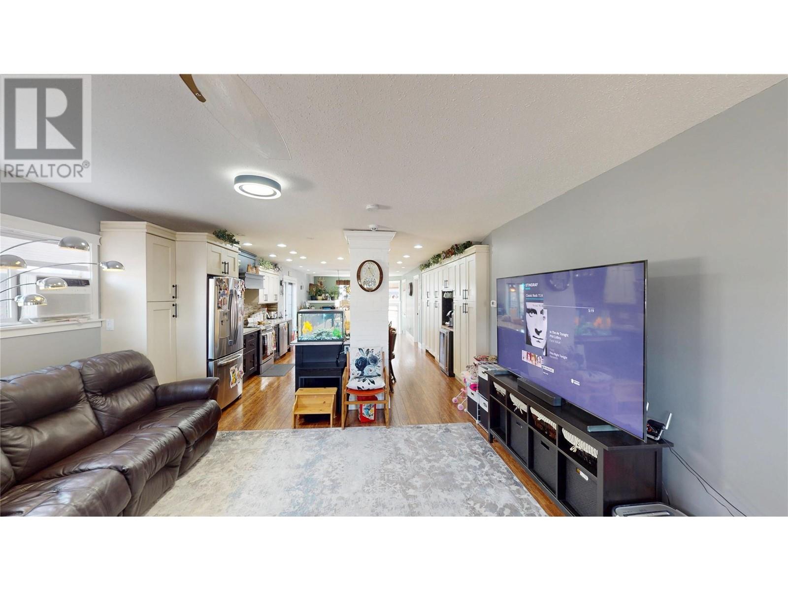 Property at 212 16TH Avenue N image 5
