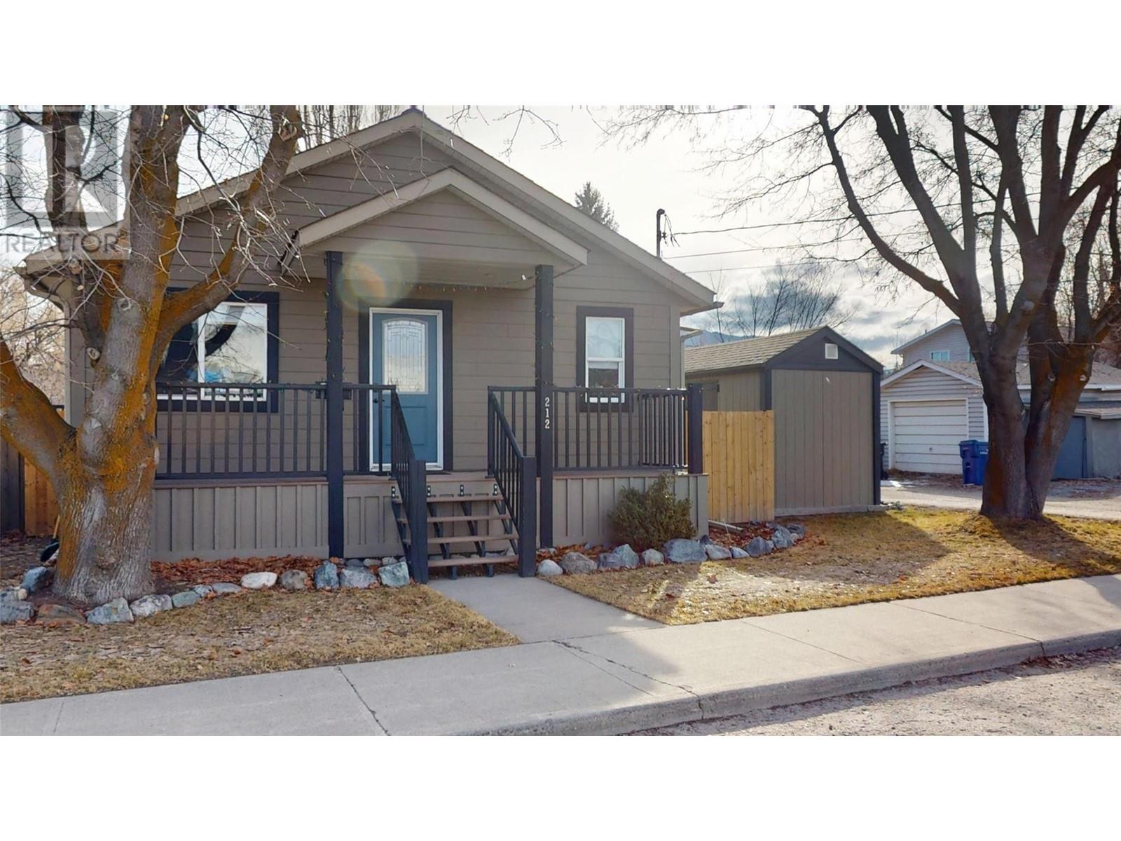 212 16th Avenue N, Cranbrook, British Columbia  V1C 3W5 - Photo 3 - 10338129