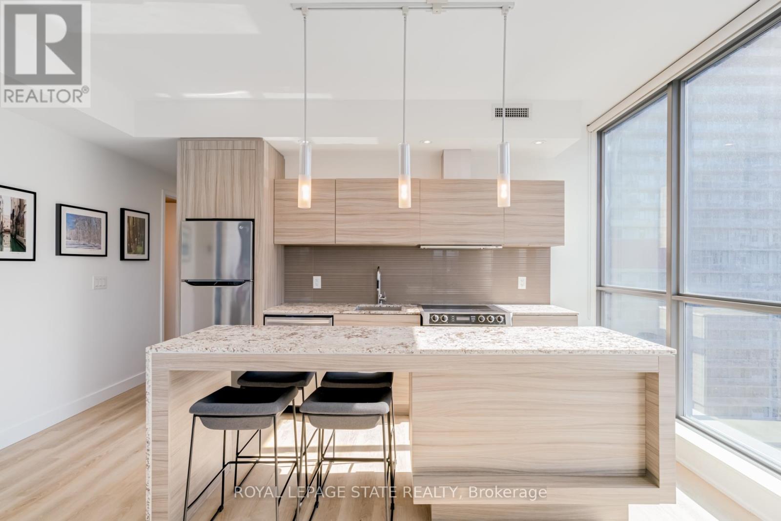 1407 - 8 Charlotte Street, Toronto, Ontario  M5V 0K4 - Photo 12 - C12014988