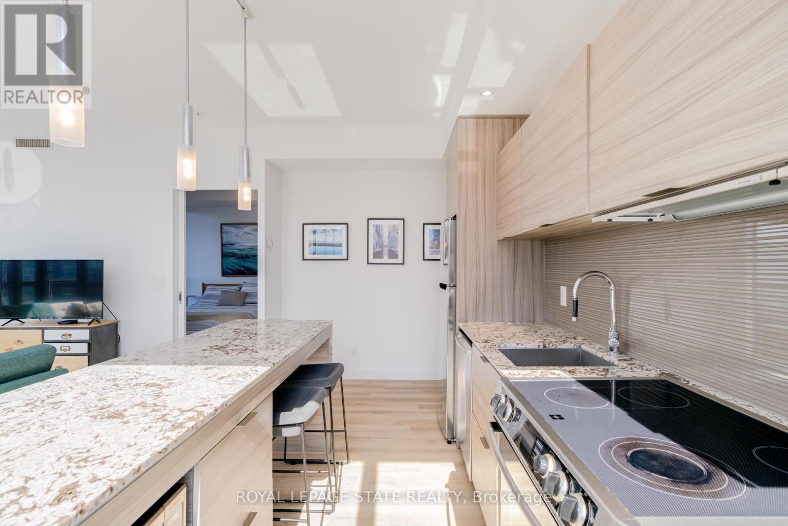 1407 - 8 Charlotte Street, Toronto, Ontario  M5V 0K4 - Photo 14 - C12014988