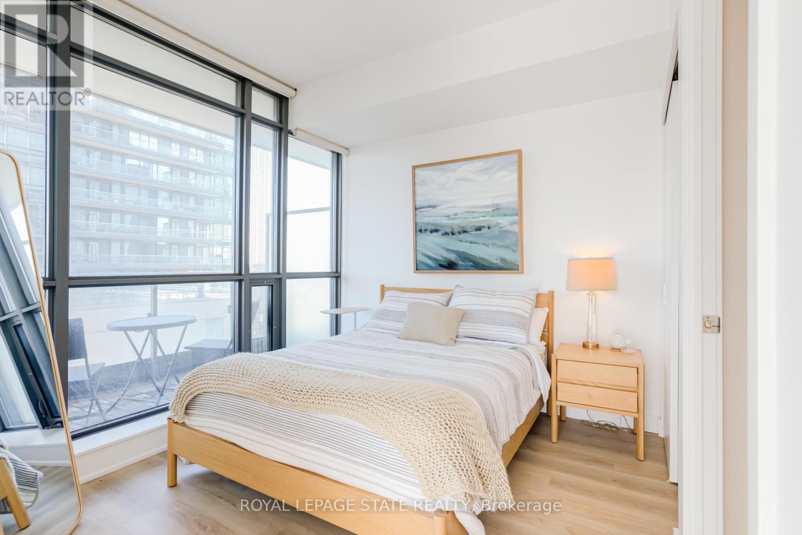 1407 - 8 Charlotte Street, Toronto, Ontario  M5V 0K4 - Photo 17 - C12014988