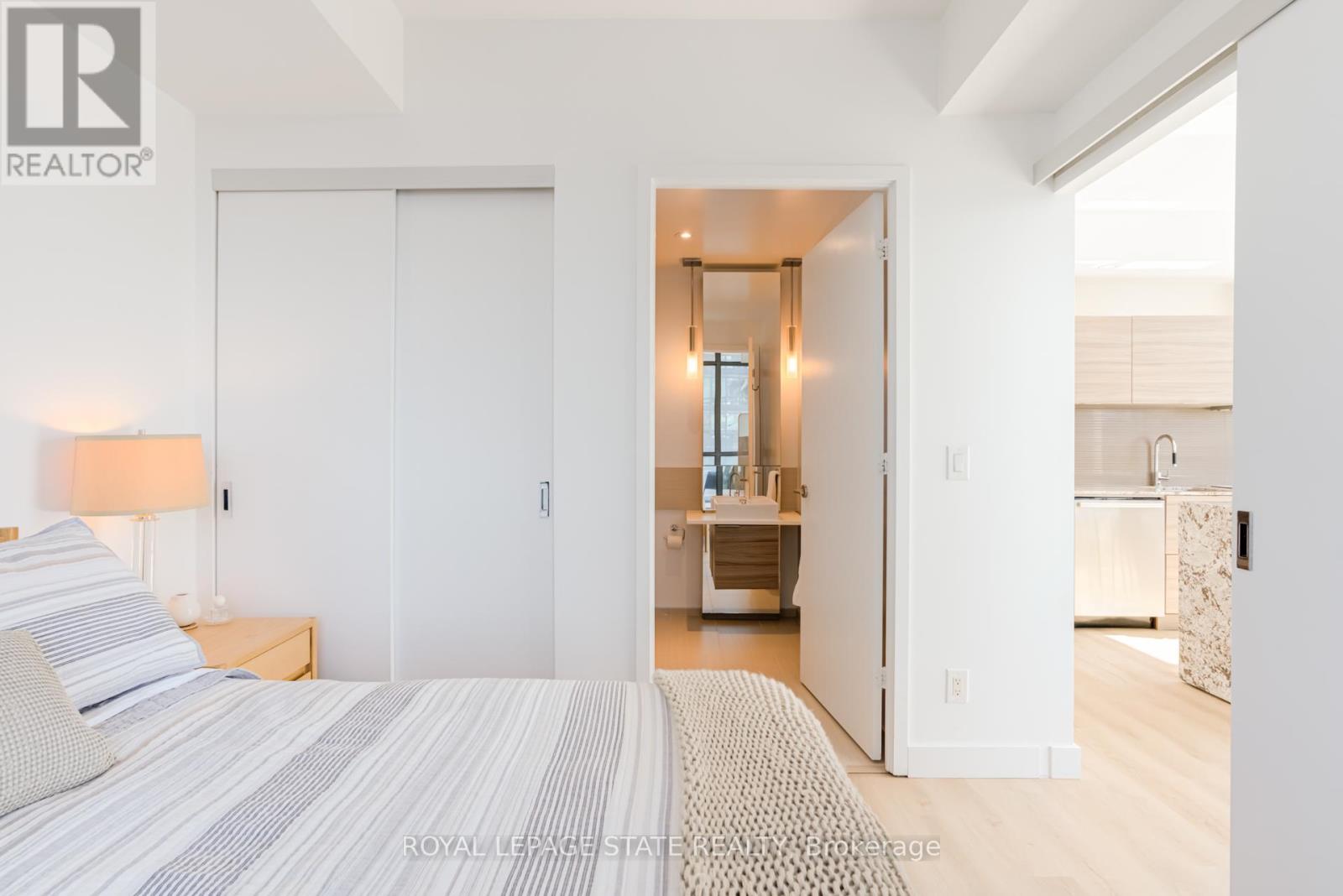 1407 - 8 Charlotte Street, Toronto, Ontario  M5V 0K4 - Photo 19 - C12014988