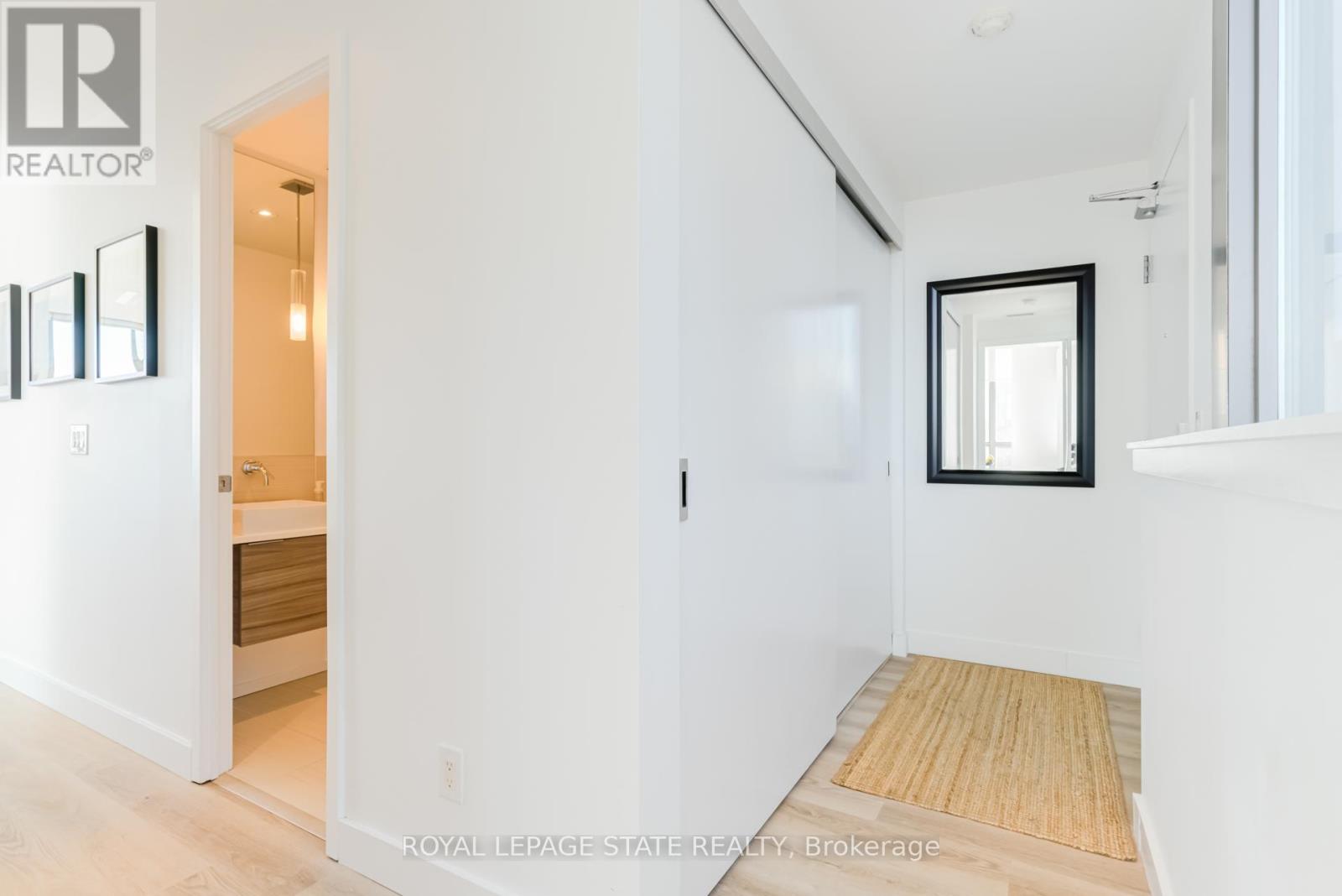 1407 - 8 Charlotte Street, Toronto, Ontario  M5V 0K4 - Photo 25 - C12014988