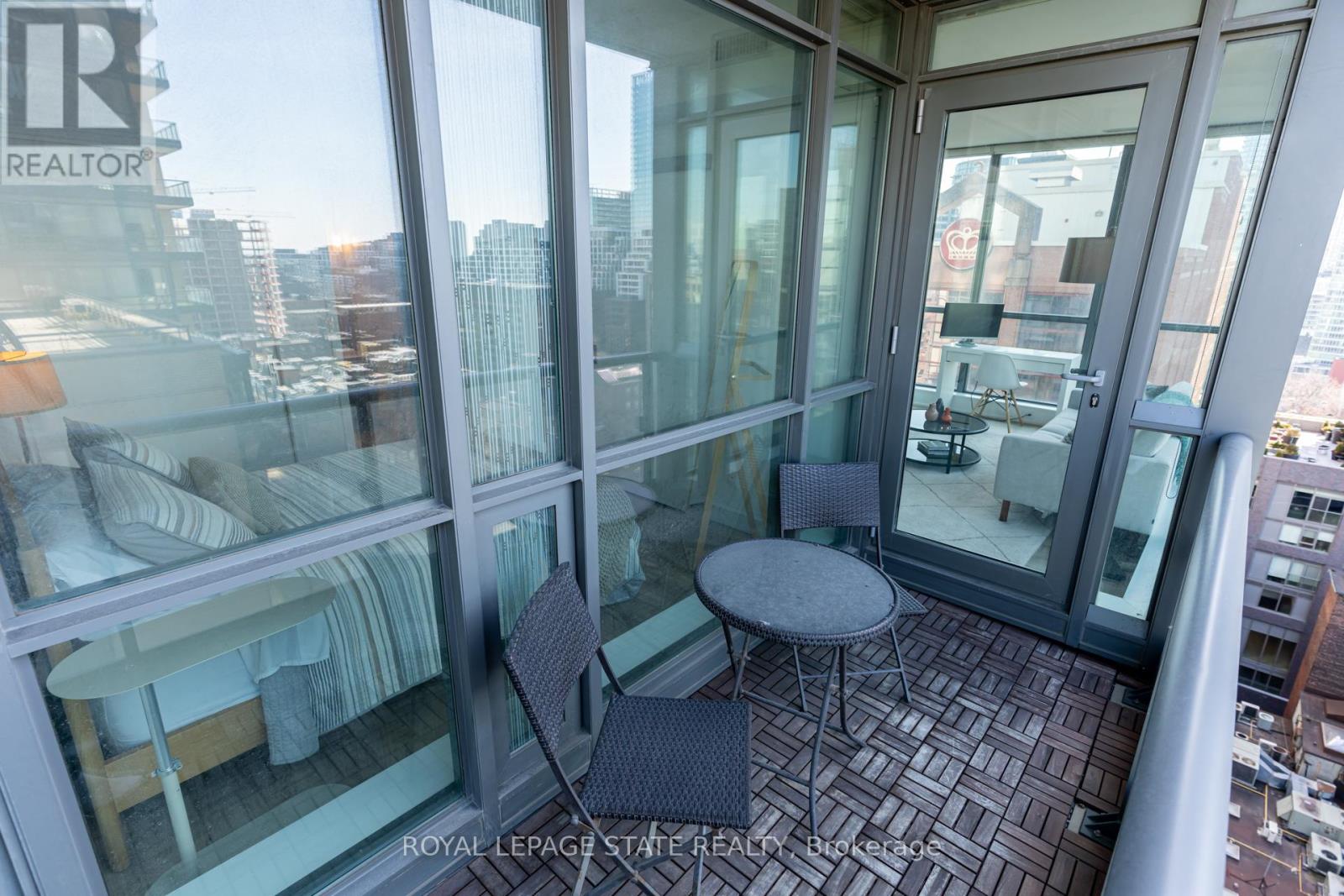 1407 - 8 Charlotte Street, Toronto, Ontario  M5V 0K4 - Photo 27 - C12014988