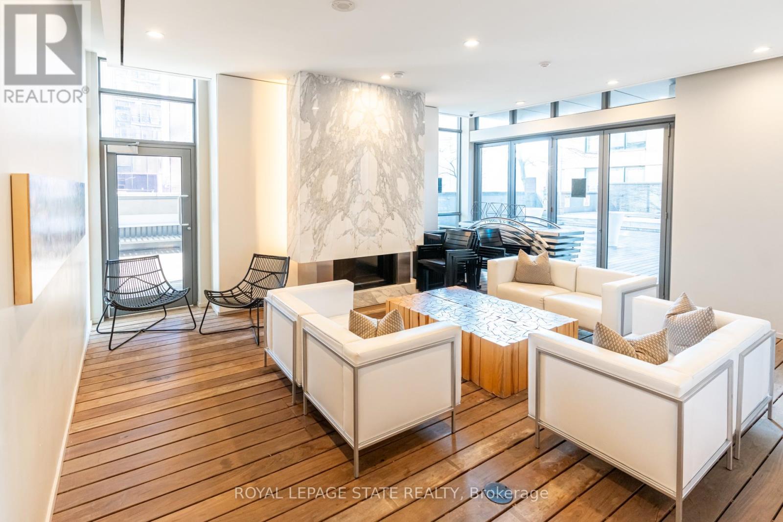 1407 - 8 Charlotte Street, Toronto, Ontario  M5V 0K4 - Photo 37 - C12014988