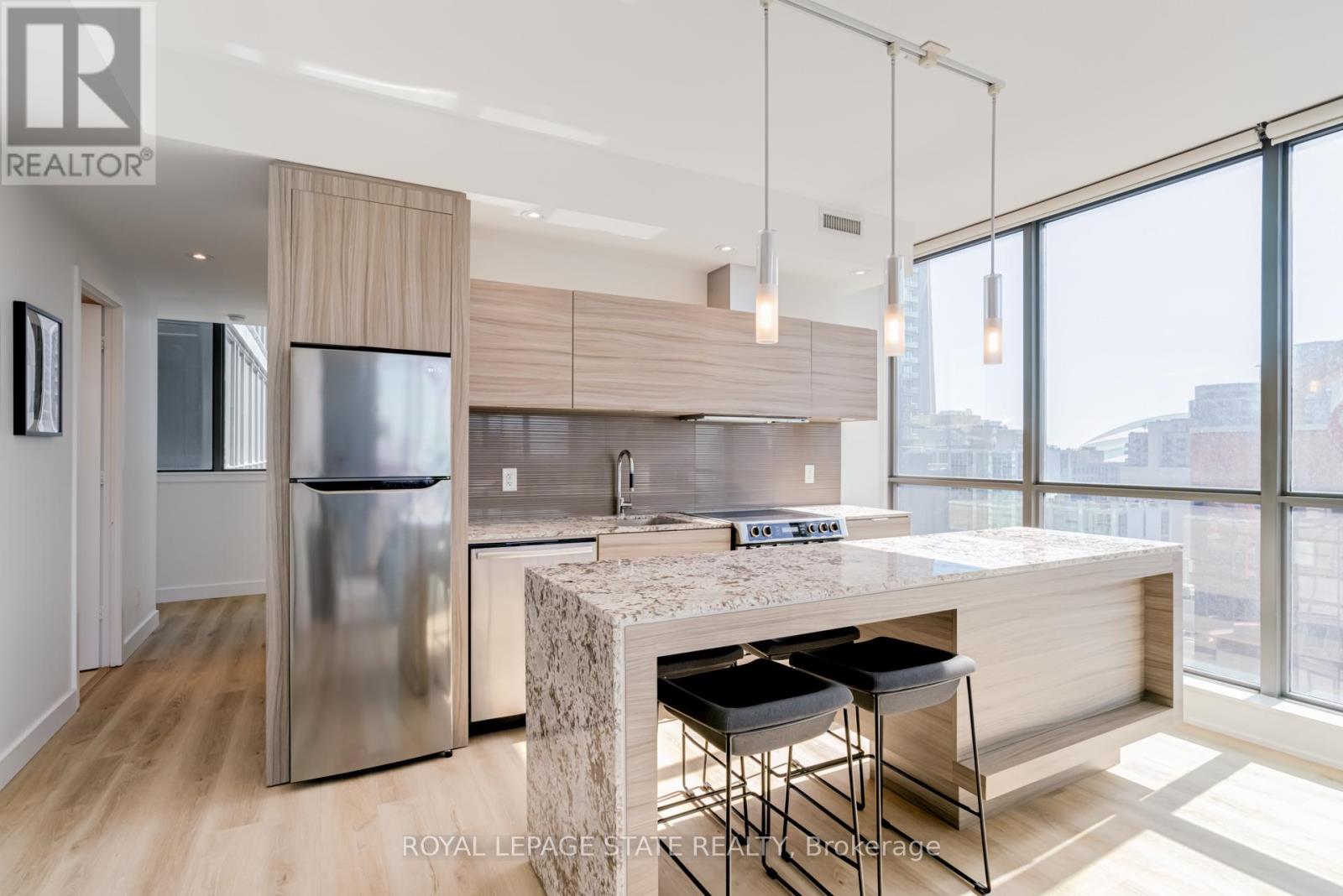 1407 - 8 Charlotte Street, Toronto, Ontario  M5V 0K4 - Photo 5 - C12014988