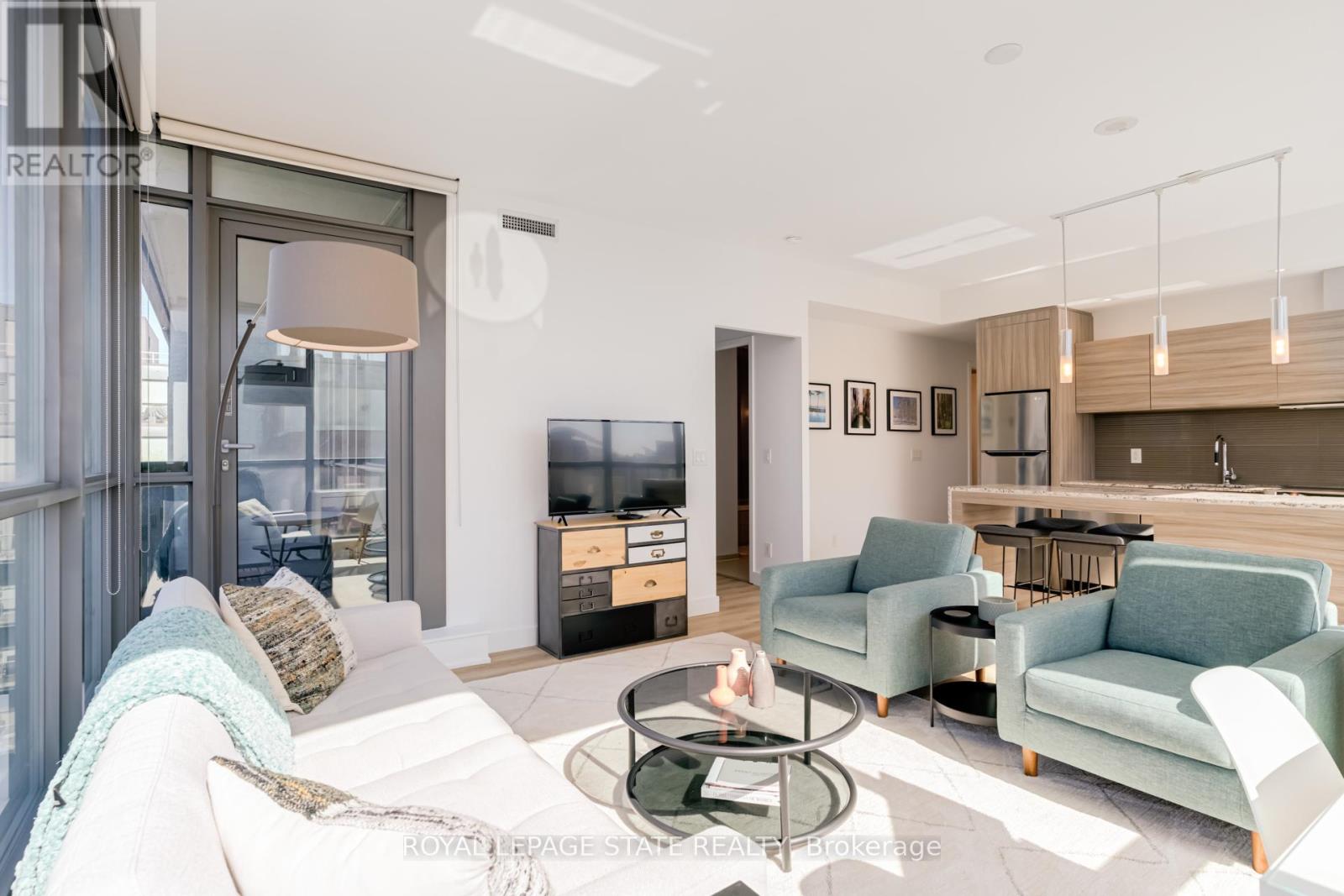 1407 - 8 Charlotte Street, Toronto, Ontario  M5V 0K4 - Photo 9 - C12014988