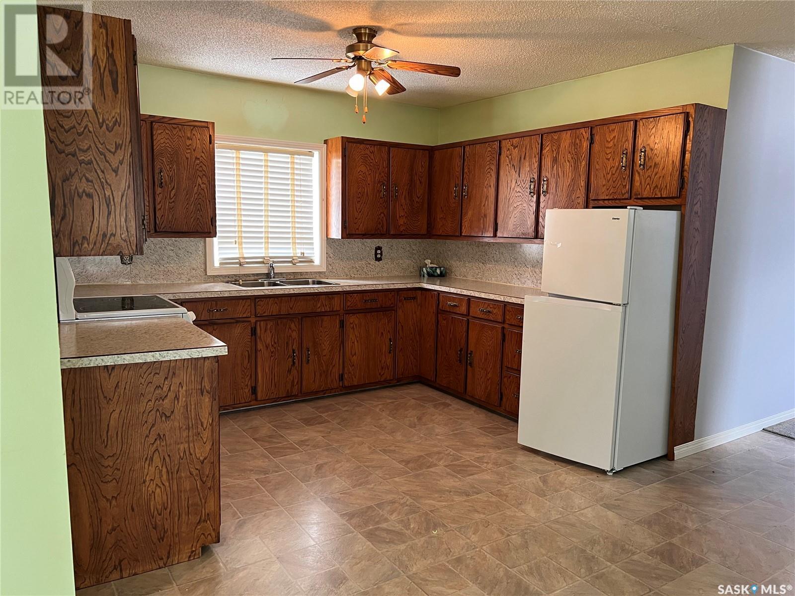 501 Reed Street, Morse, Saskatchewan  S0H 3C0 - Photo 8 - SK998680