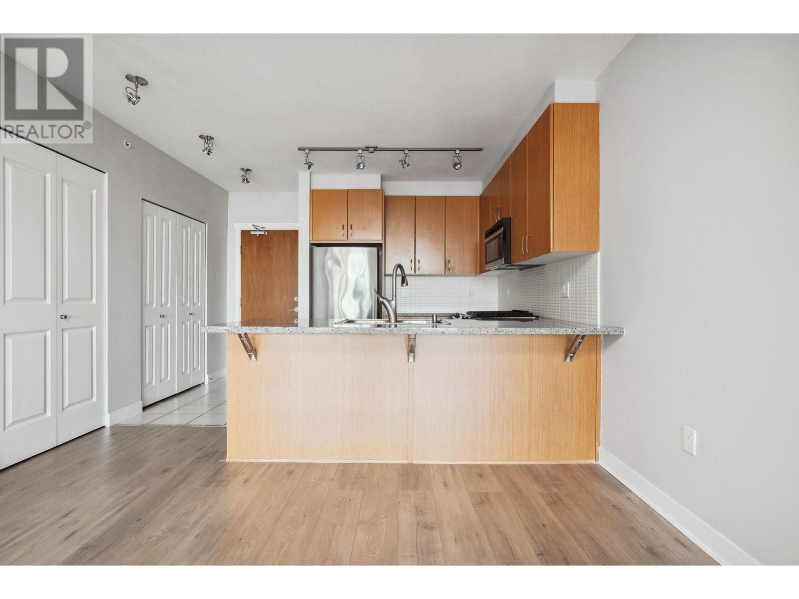 202 9222 University Crescent, Burnaby, British Columbia  V5A 0A6 - Photo 10 - R2962527