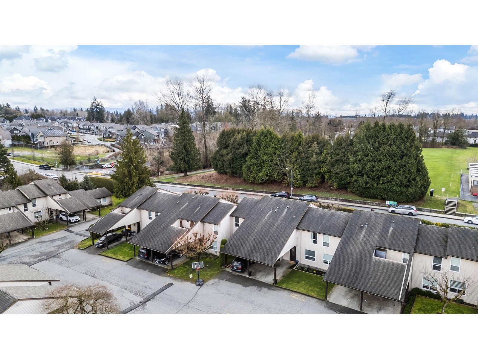 Property at 305 27411 28 AVENUE image 1