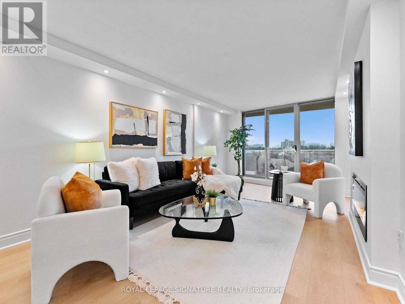 Property at 607 - 812 BURNHAMTHORPE ROAD image 1