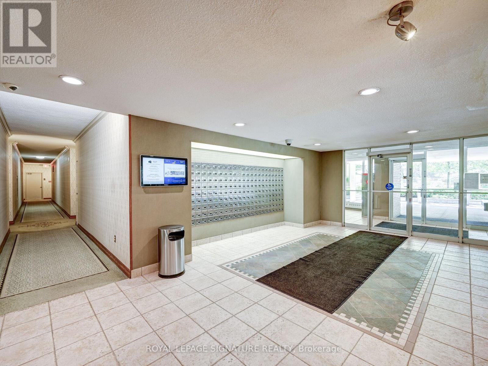 Property at 607 - 812 BURNHAMTHORPE ROAD image 4