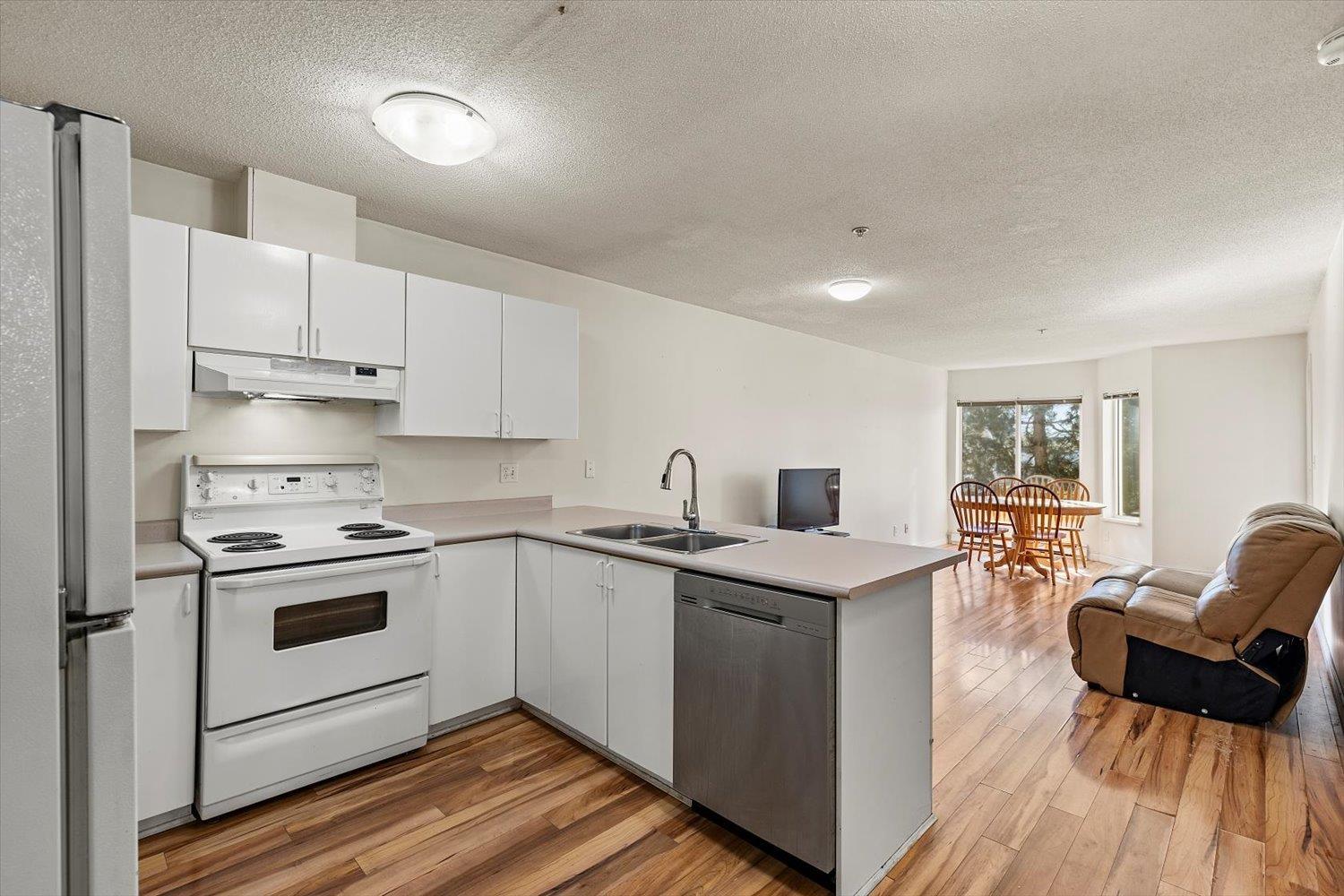 309 12110 80 Avenue, Surrey, British Columbia  V3W 0V2 - Photo 2 - R2976560