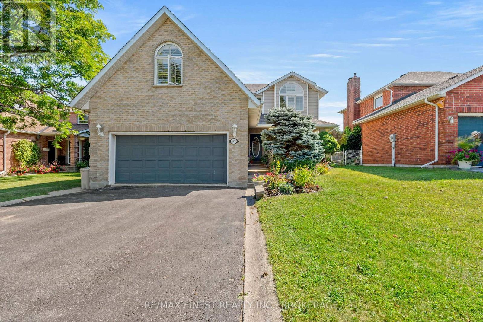 Property at 688 PARKSIDE CRESCENT image 1