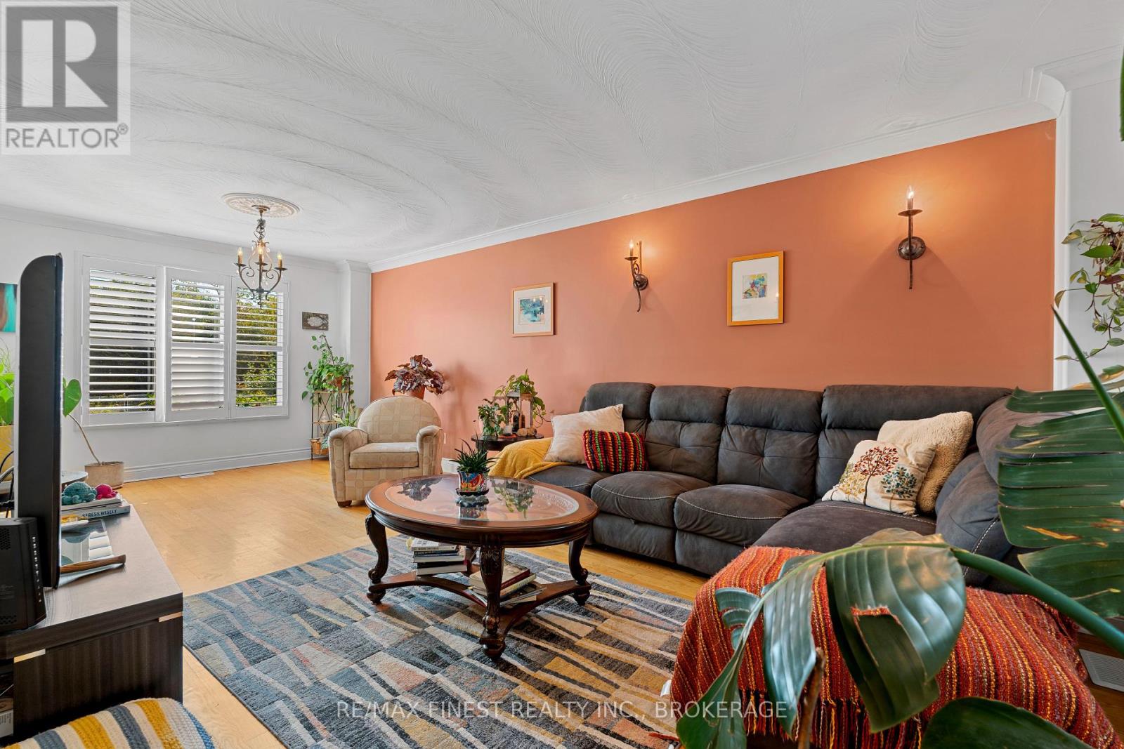 Property at 688 PARKSIDE CRESCENT image 5