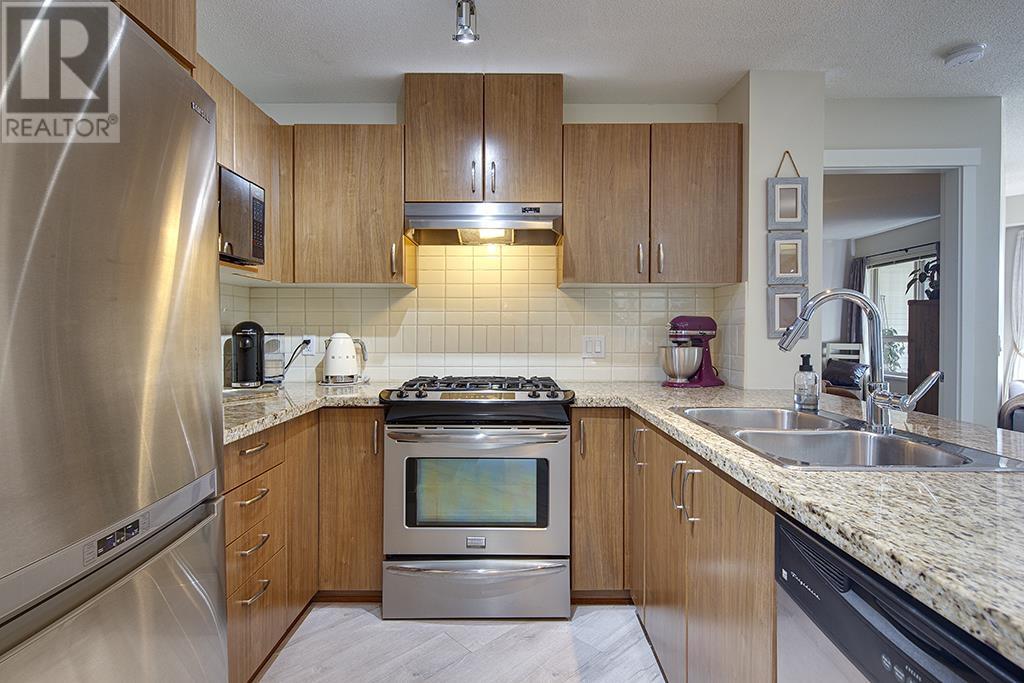 207 3110 Dayanee Springs Boulevard, Coquitlam, British Columbia  V3E 0B4 - Photo 3 - R2976865