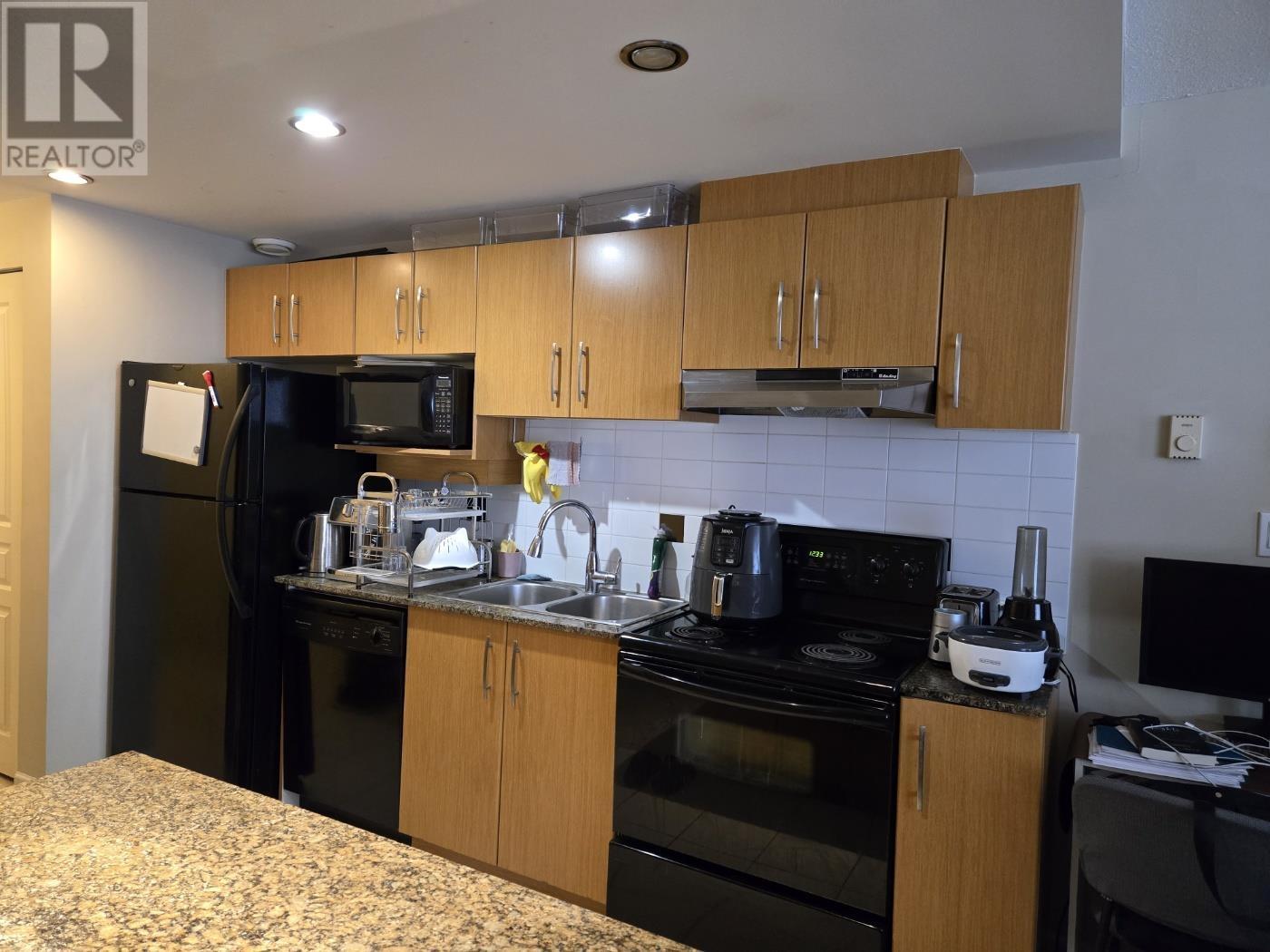104 9288 University Crescent, Burnaby, British Columbia  V5A 4X7 - Photo 3 - R2976884