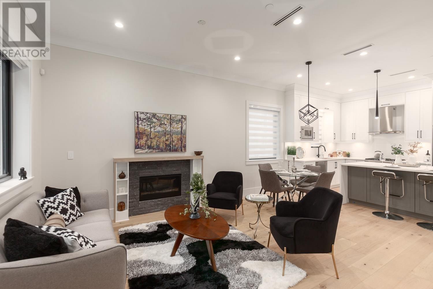 1560 E 10TH AVENUE, Vancouver