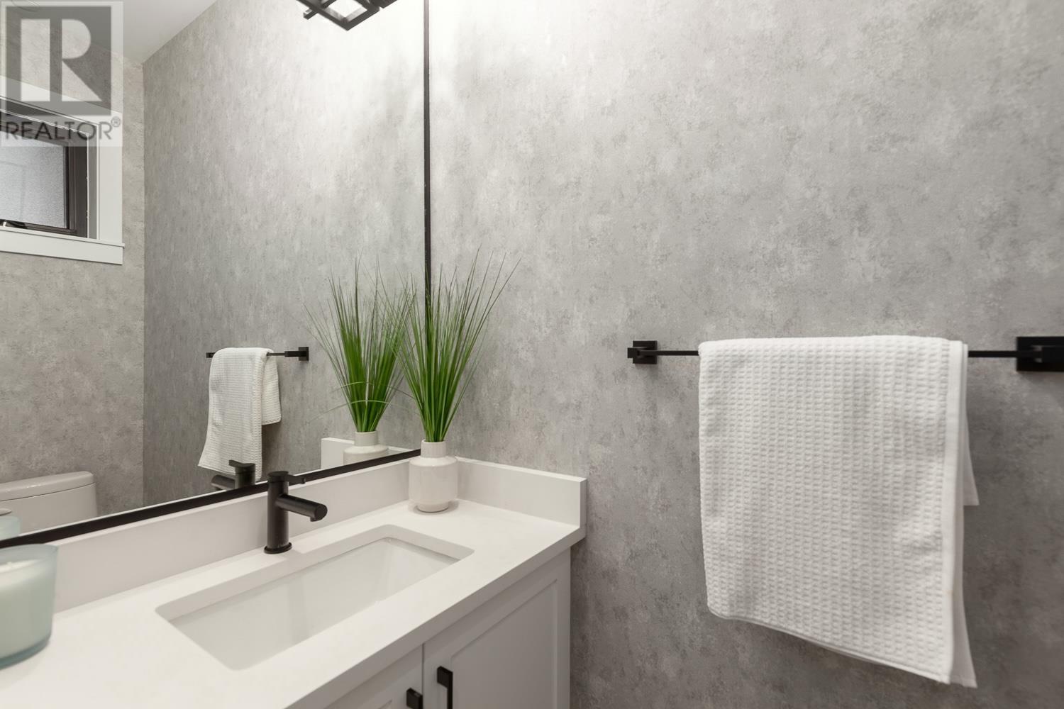 Listing Picture 10 of 26 : 1560 E 10TH AVENUE, Vancouver / 溫哥華 - 魯藝地產 Yvonne Lu Group - MLS Medallion Club Member