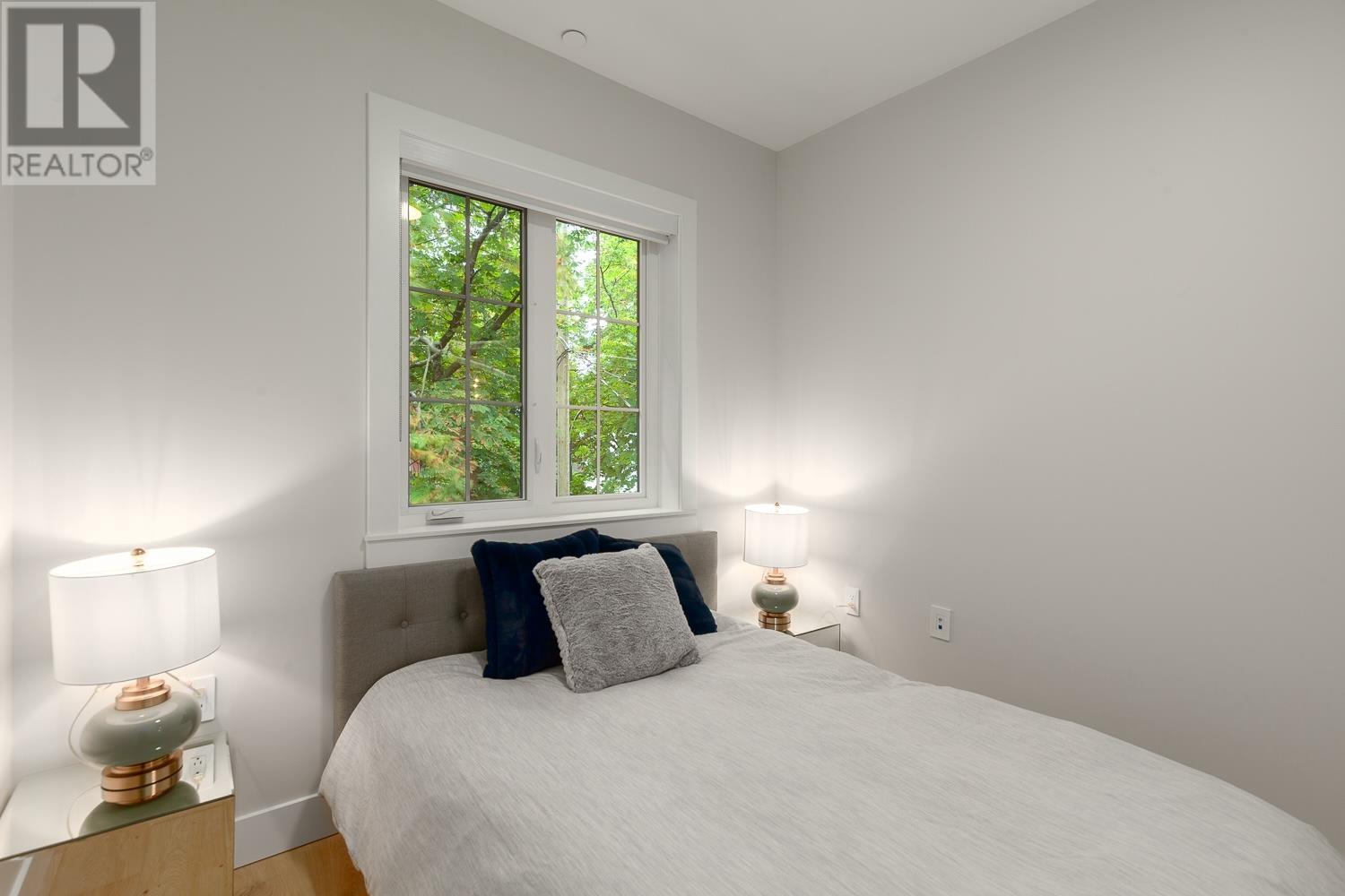 Listing Picture 16 of 26 : 1560 E 10TH AVENUE, Vancouver / 溫哥華 - 魯藝地產 Yvonne Lu Group - MLS Medallion Club Member