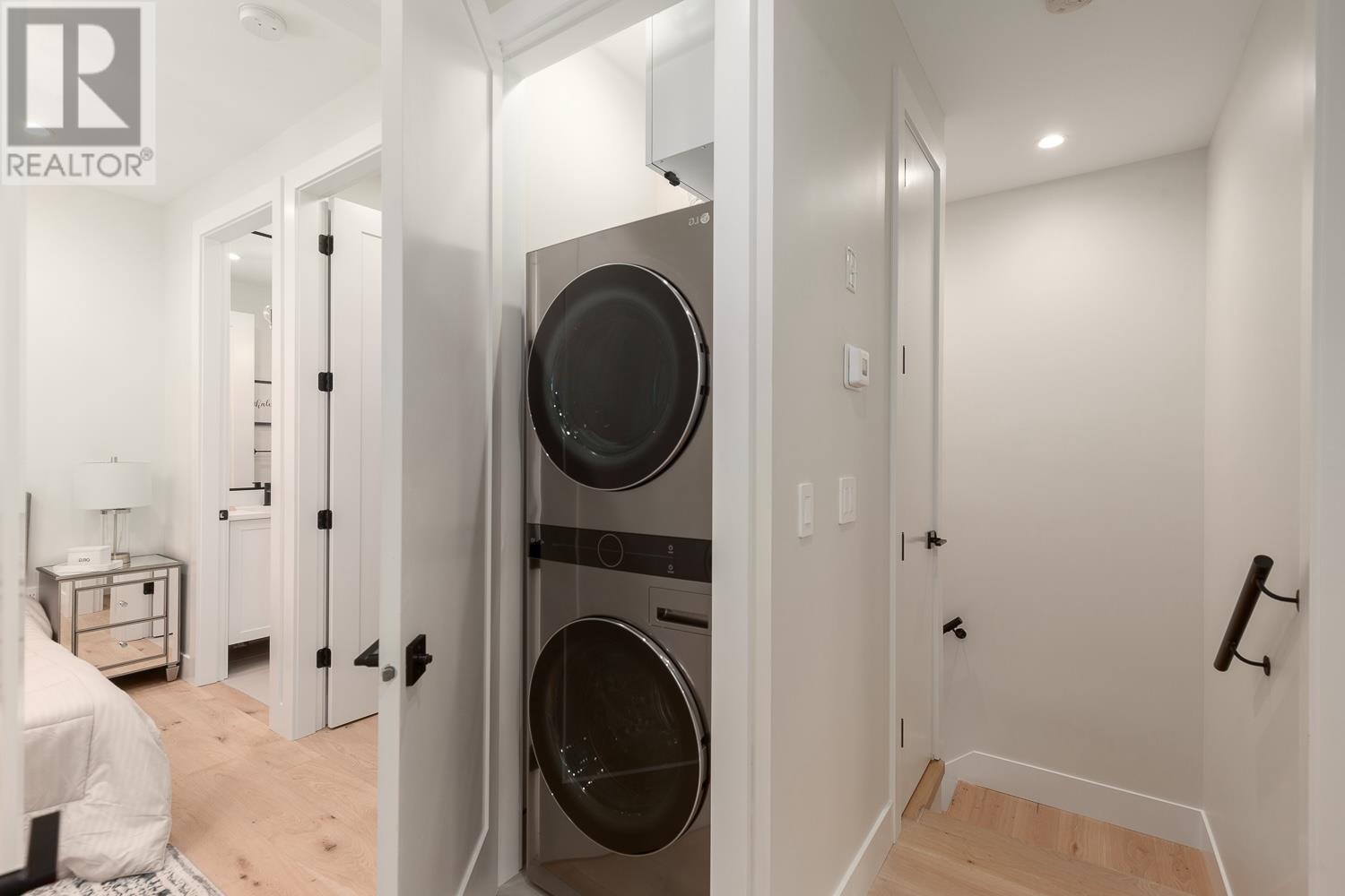 Listing Picture 18 of 26 : 1560 E 10TH AVENUE, Vancouver / 溫哥華 - 魯藝地產 Yvonne Lu Group - MLS Medallion Club Member