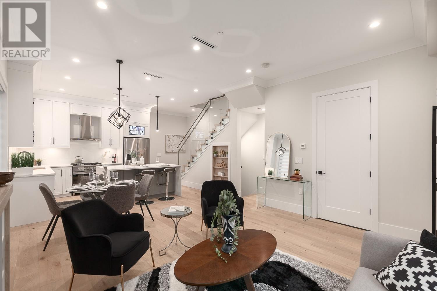 Listing Picture 2 of 26 : 1560 E 10TH AVENUE, Vancouver / 溫哥華 - 魯藝地產 Yvonne Lu Group - MLS Medallion Club Member