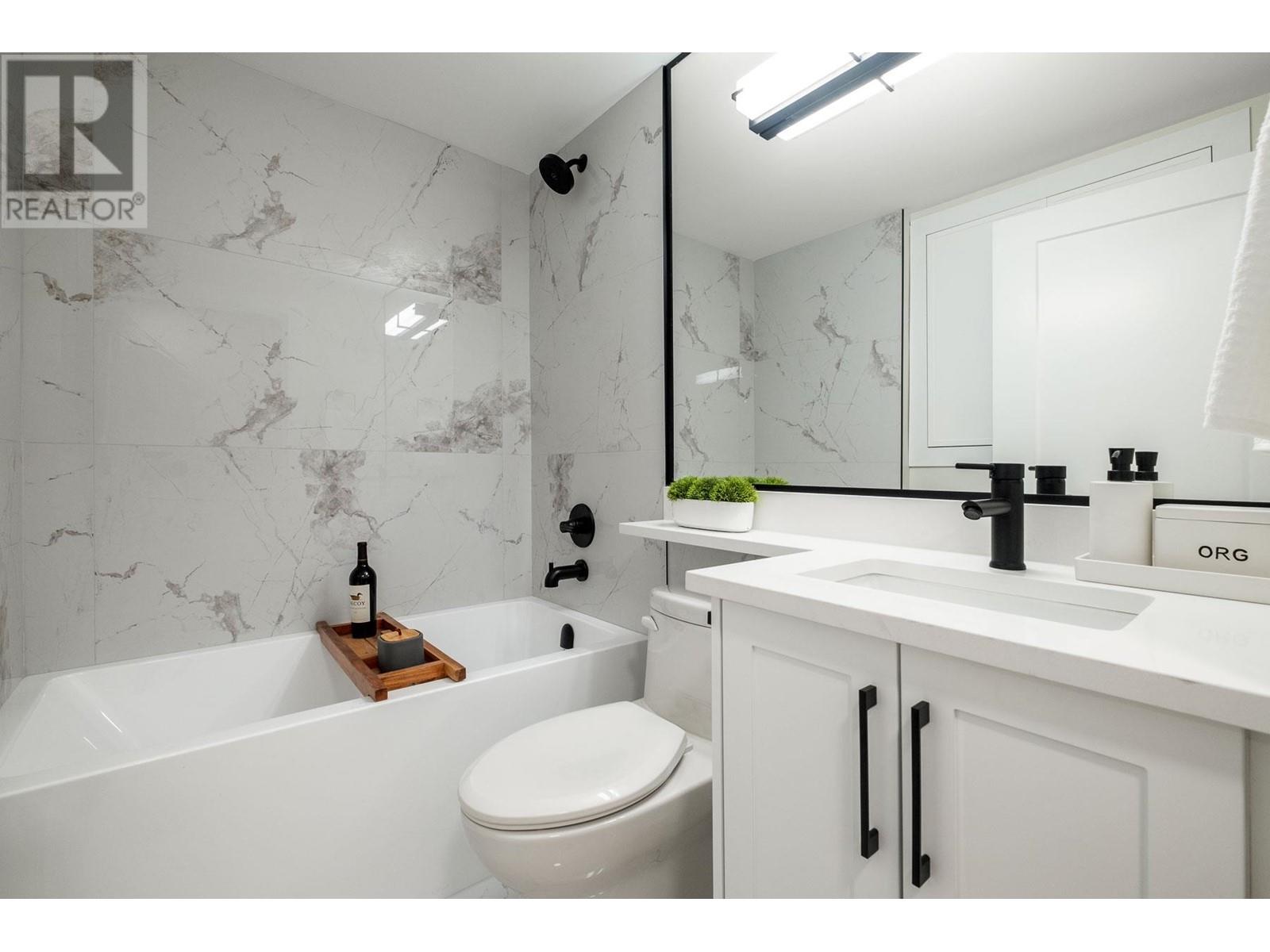 Listing Picture 22 of 26 : 1560 E 10TH AVENUE, Vancouver / 溫哥華 - 魯藝地產 Yvonne Lu Group - MLS Medallion Club Member