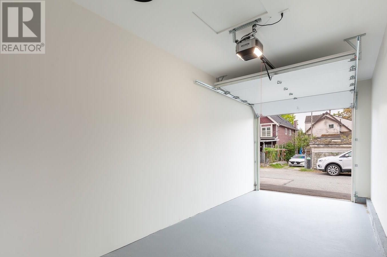 Listing Picture 25 of 26 : 1560 E 10TH AVENUE, Vancouver / 溫哥華 - 魯藝地產 Yvonne Lu Group - MLS Medallion Club Member