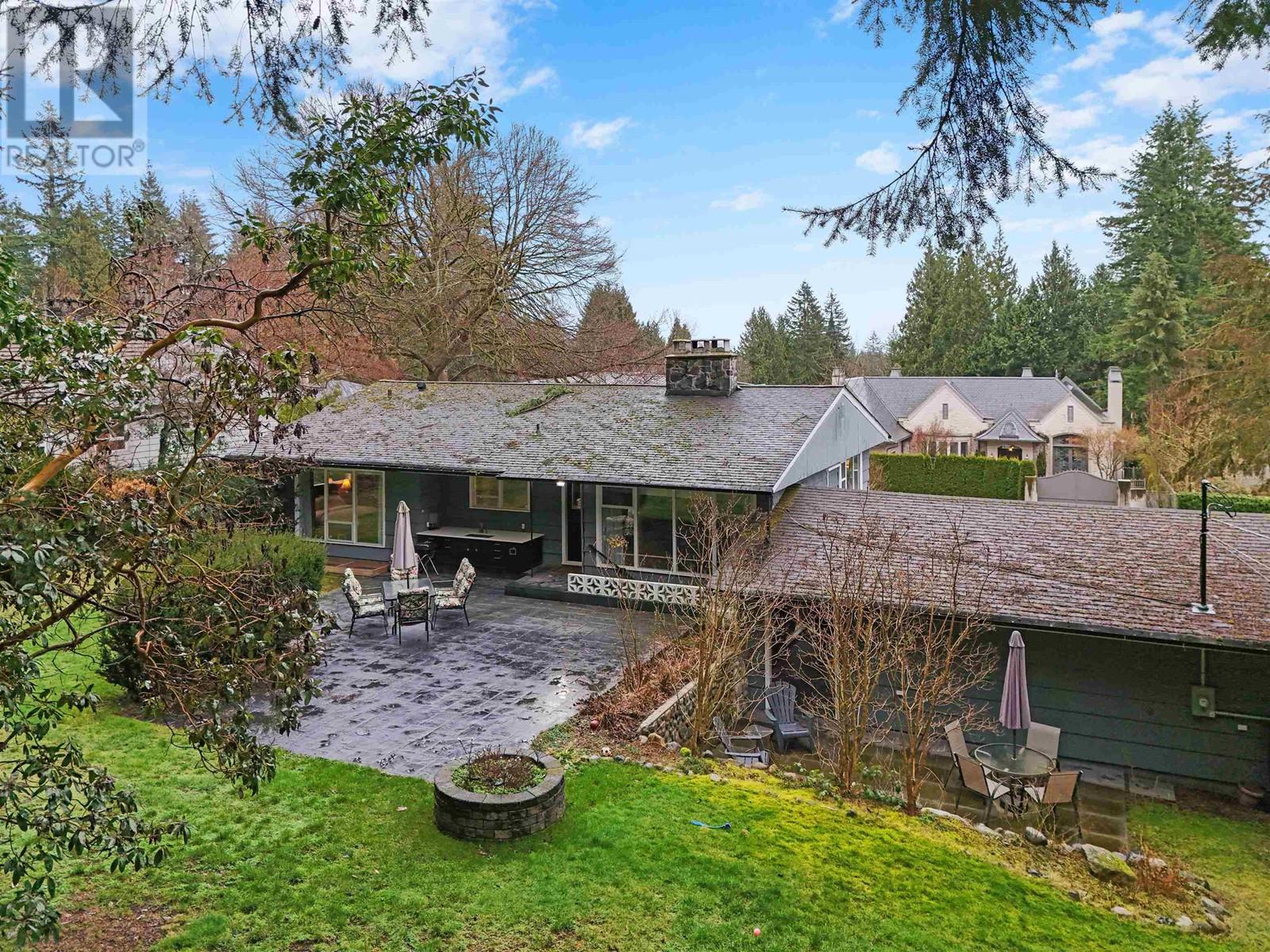Property at 385 STEVENS DRIVE image 1