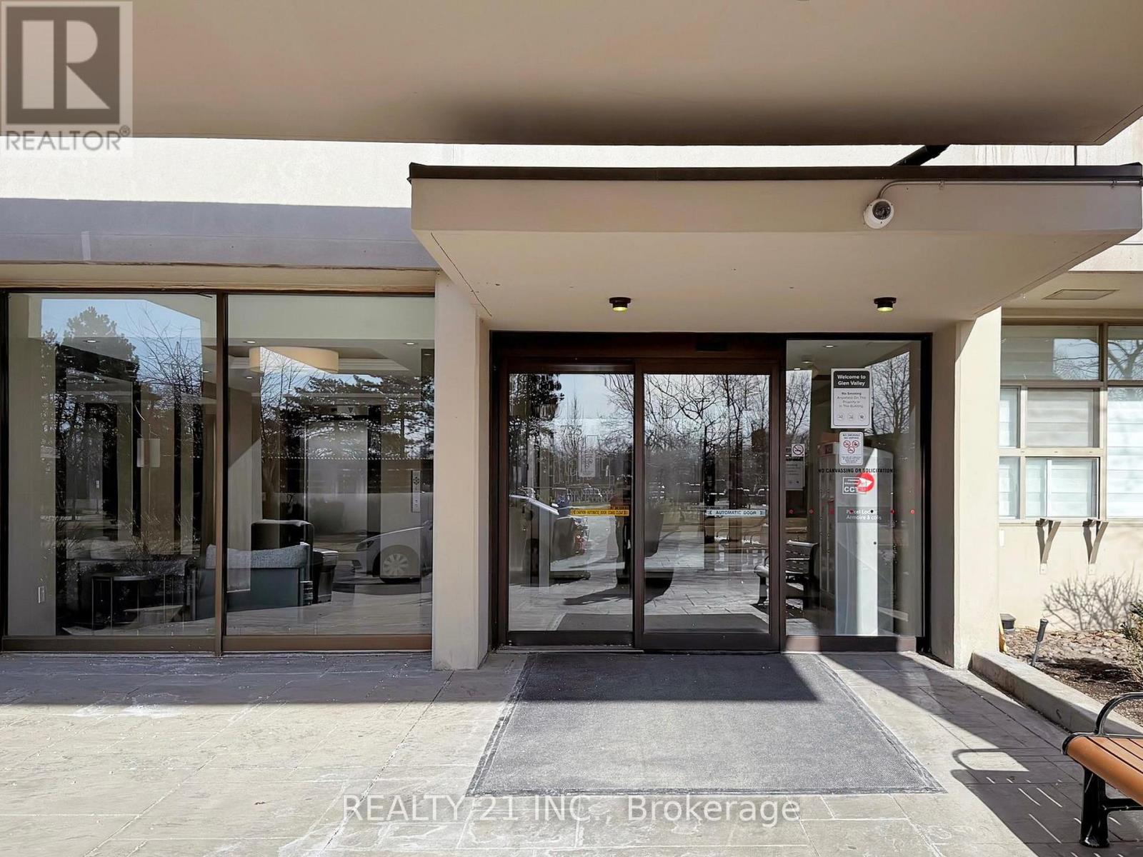 906 - 725 Donmills Road, Toronto, Ontario  M3C 1S7 - Photo 3 - C12015077