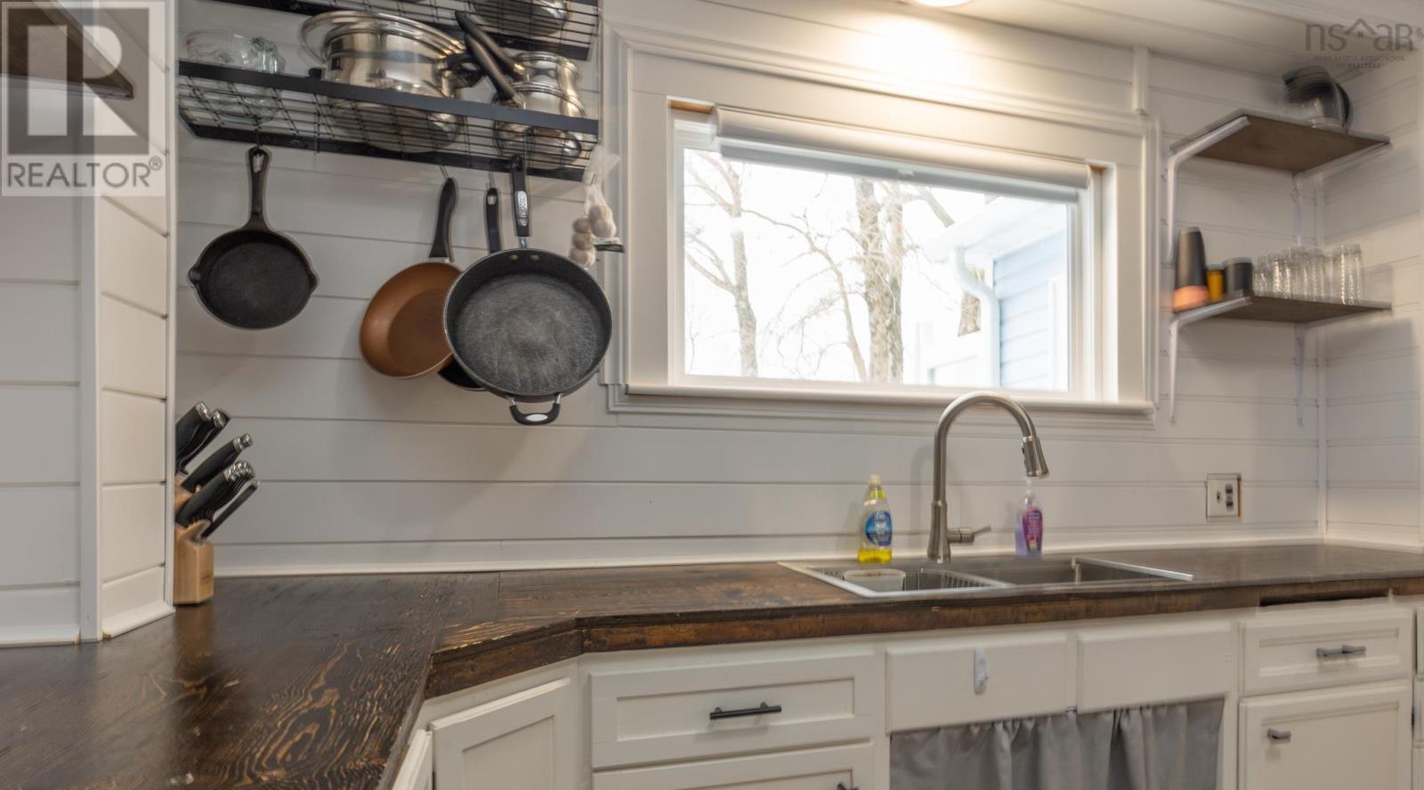 7 Cooks Road, Yarmouth, Nova Scotia  B5A 1N6 - Photo 10 - 202501291