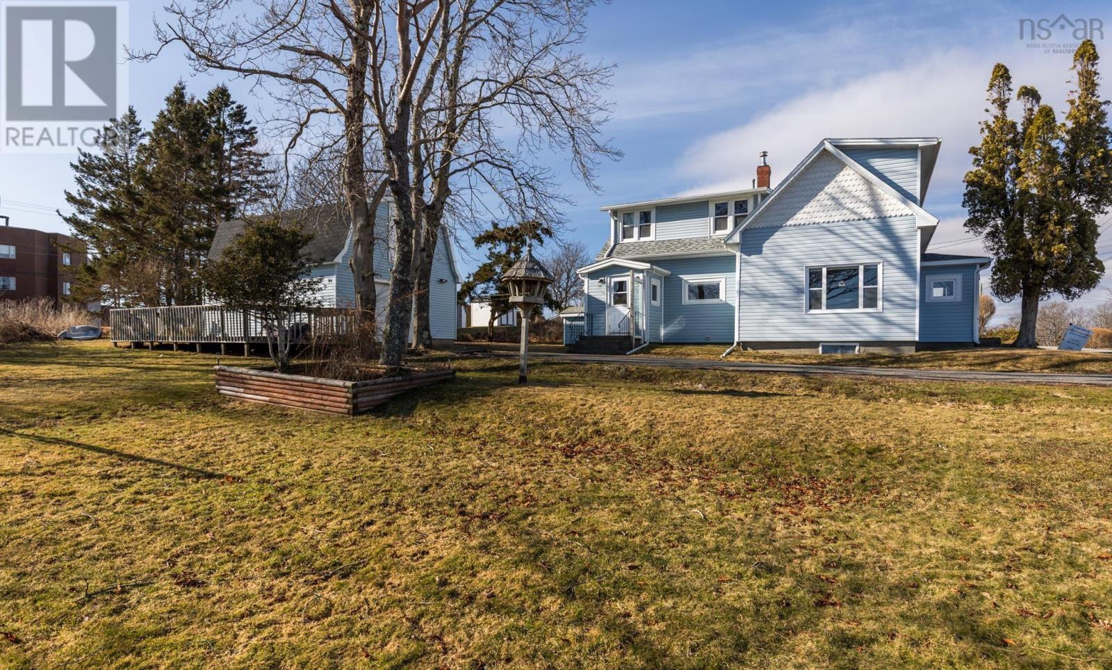 7 Cooks Road, Yarmouth, Nova Scotia  B5A 1N6 - Photo 3 - 202501291