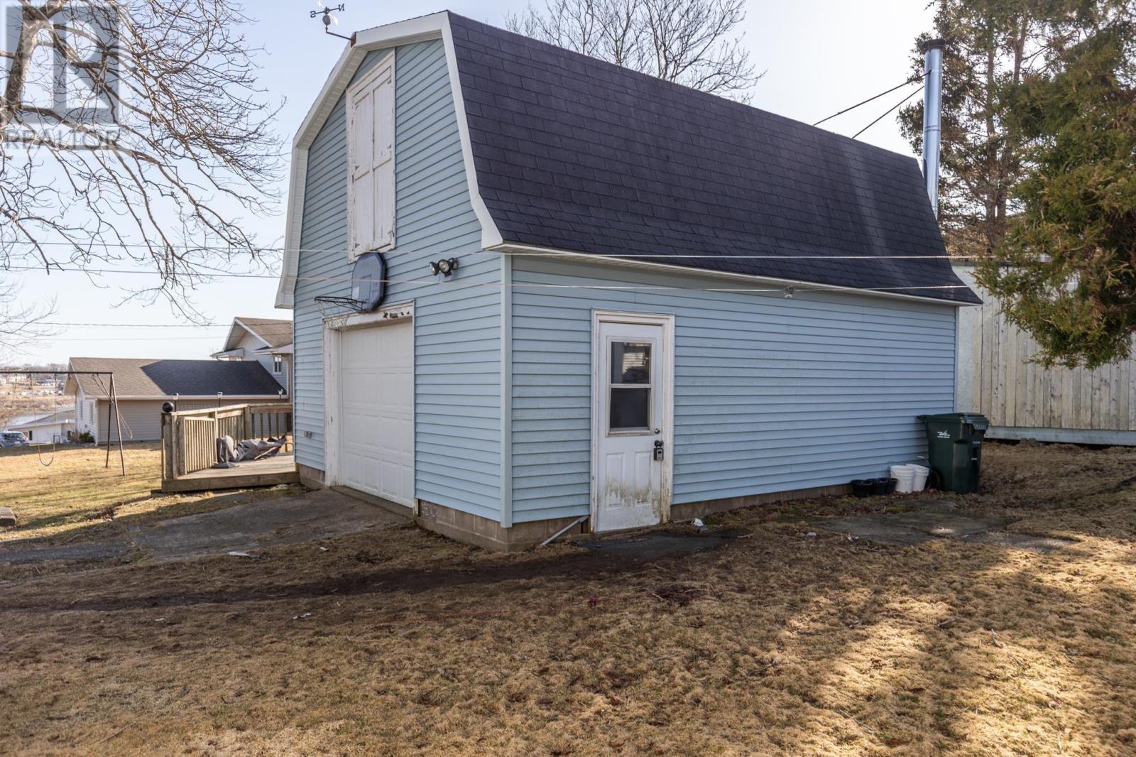 7 Cooks Road, Yarmouth, Nova Scotia  B5A 1N6 - Photo 4 - 202501291