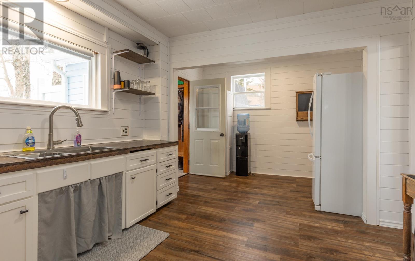 7 Cooks Road, Yarmouth, Nova Scotia  B5A 1N6 - Photo 6 - 202501291