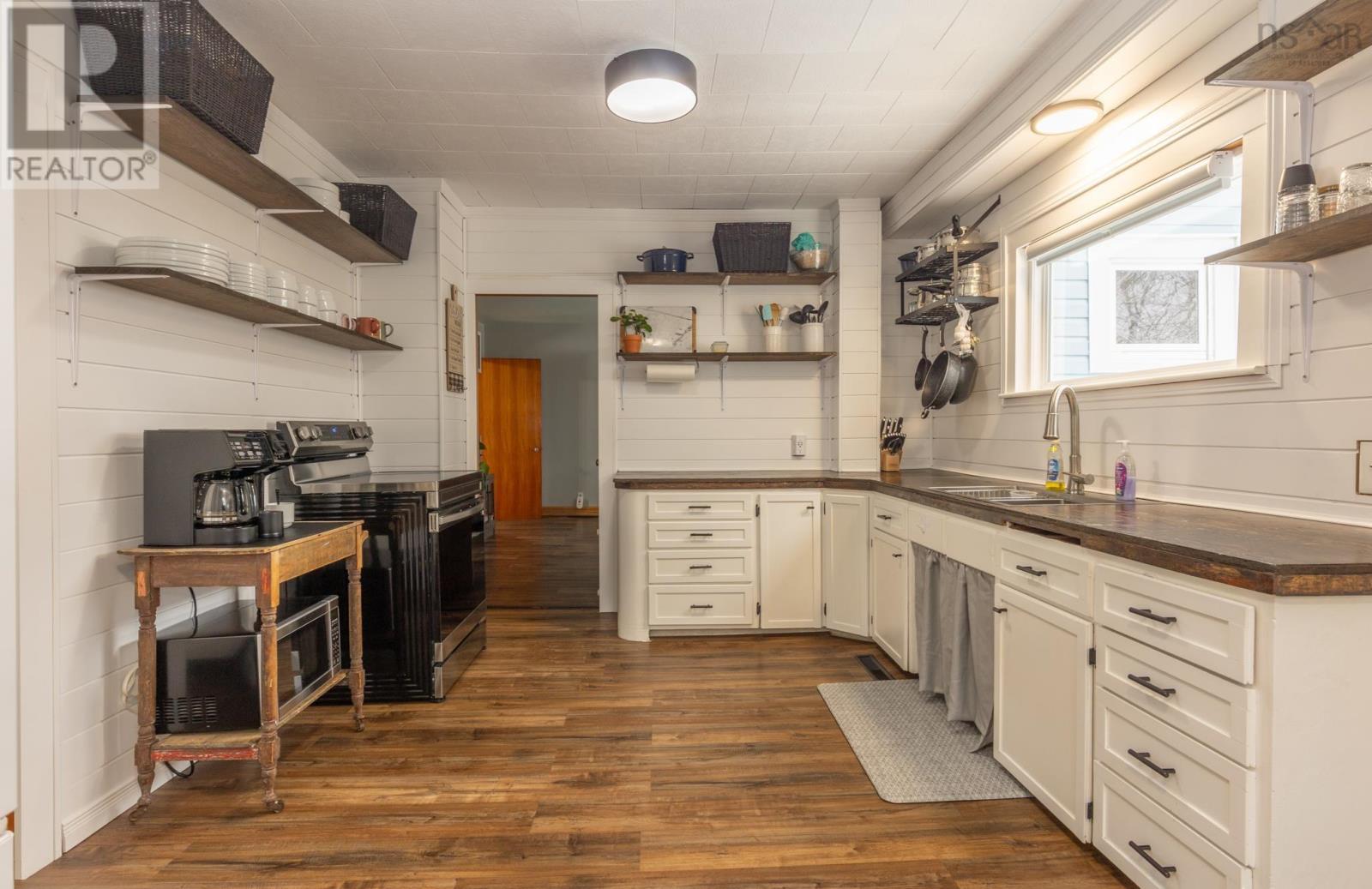 7 Cooks Road, Yarmouth, Nova Scotia  B5A 1N6 - Photo 8 - 202501291