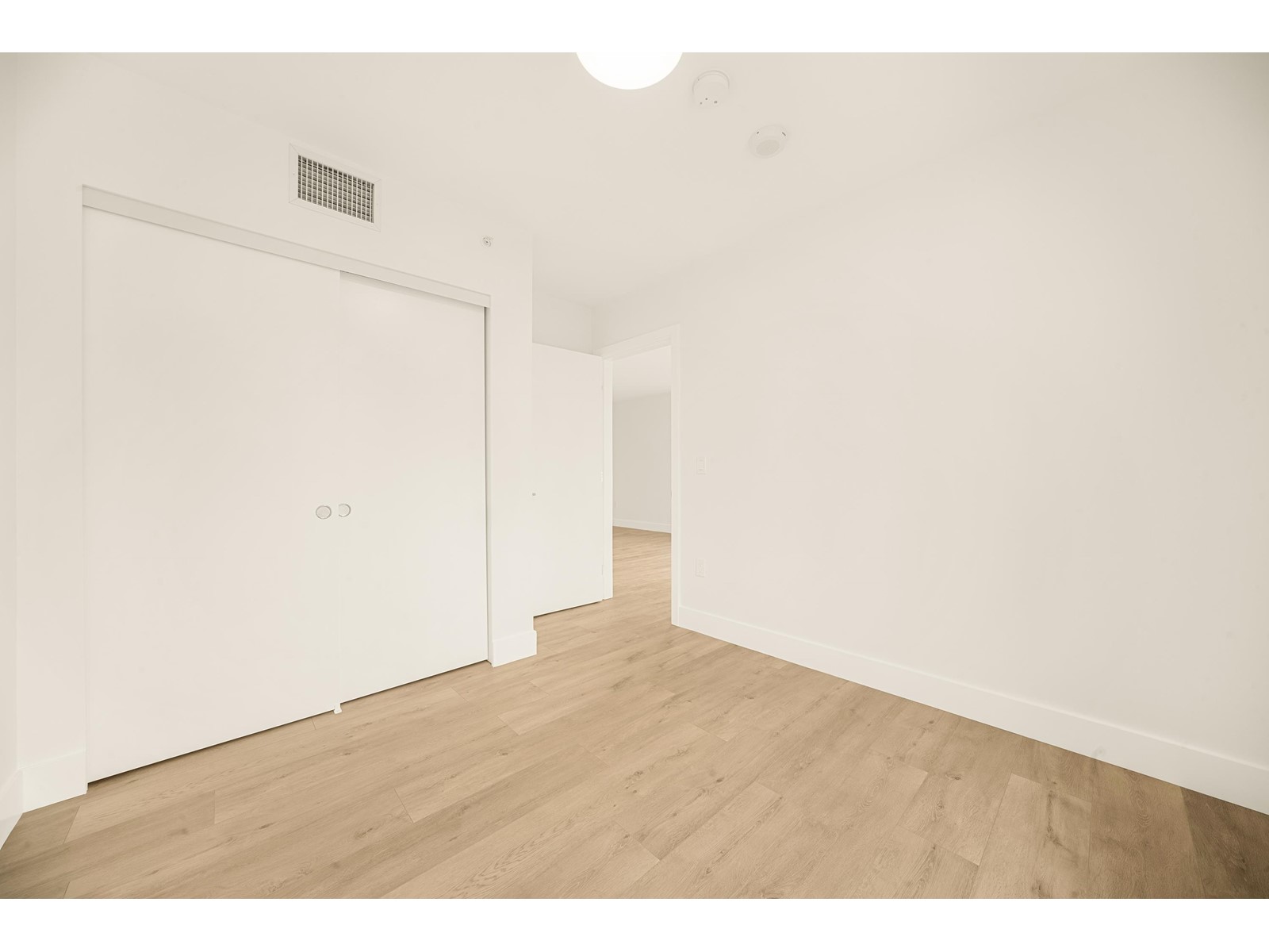 404 10428 Whalley Boulevard, Surrey, British Columbia  V3T 1W6 - Photo 15 - R2975562