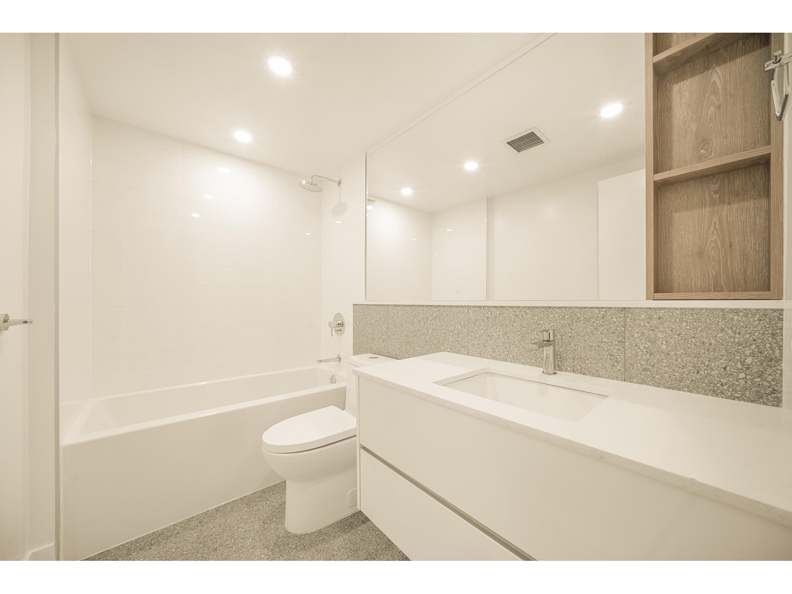 404 10428 Whalley Boulevard, Surrey, British Columbia  V3T 1W6 - Photo 17 - R2975562