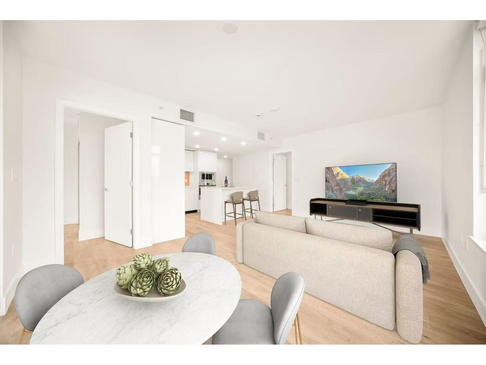 404 10428 Whalley Boulevard, Surrey, British Columbia  V3T 1W6 - Photo 8 - R2975562
