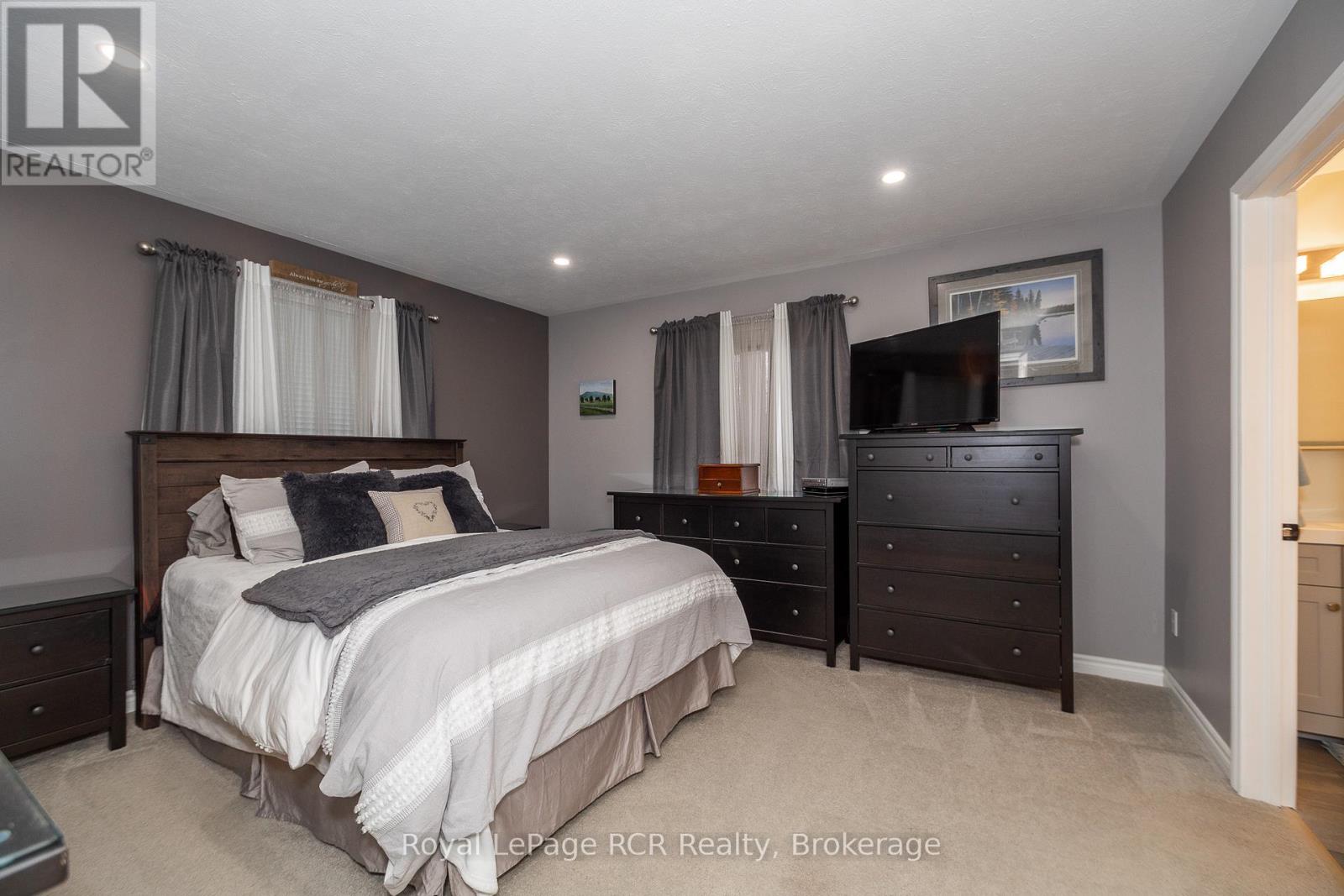 107 Mary Avenue, Georgian Bluffs, Ontario  N4K 5N5 - Photo 10 - X12007366