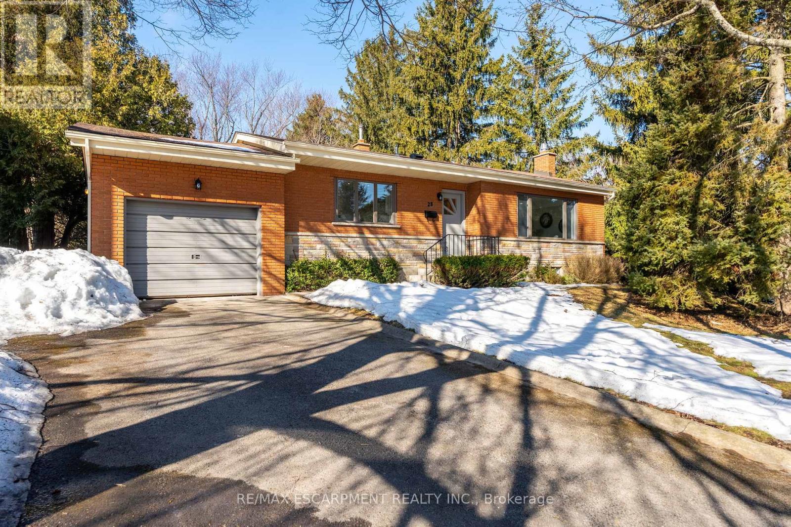 28 MOUNTAINVIEW ROAD, Hamilton, Ontario