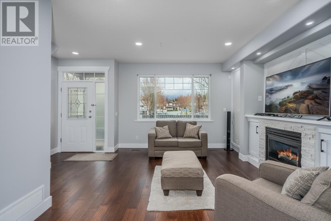 24326 101a Avenue, Maple Ridge, British Columbia  V2W 0A7 - Photo 3 - R2976546